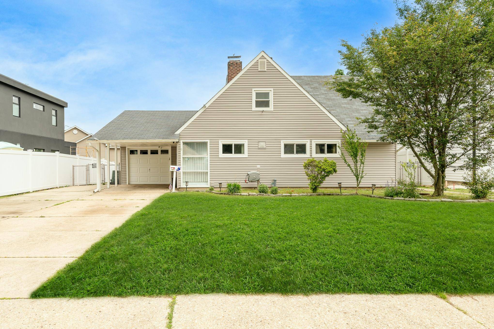 Levittown, NY 11756,5 Short LN
