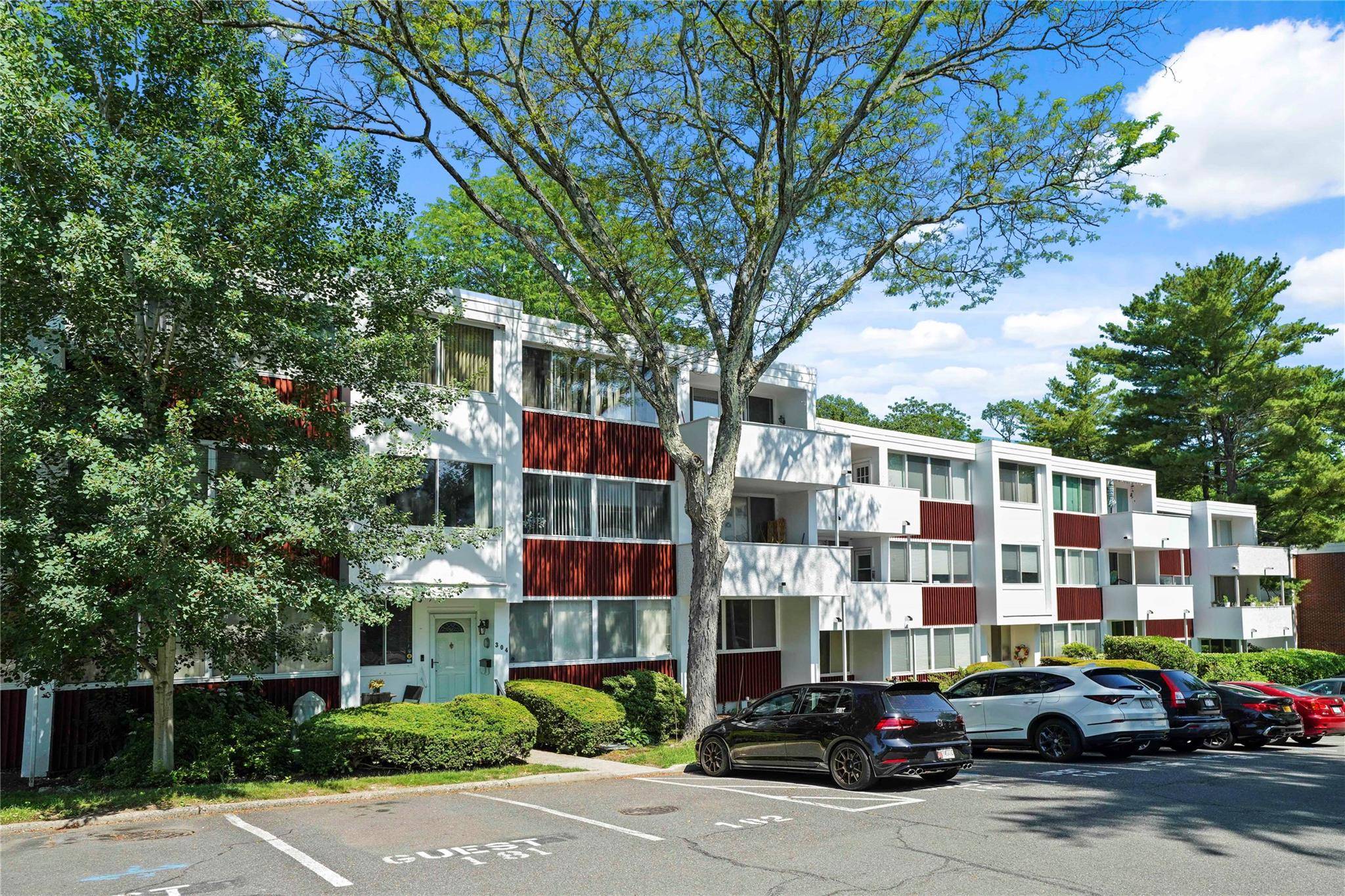 Hartsdale, NY 10530,304 Tallwood DR #304