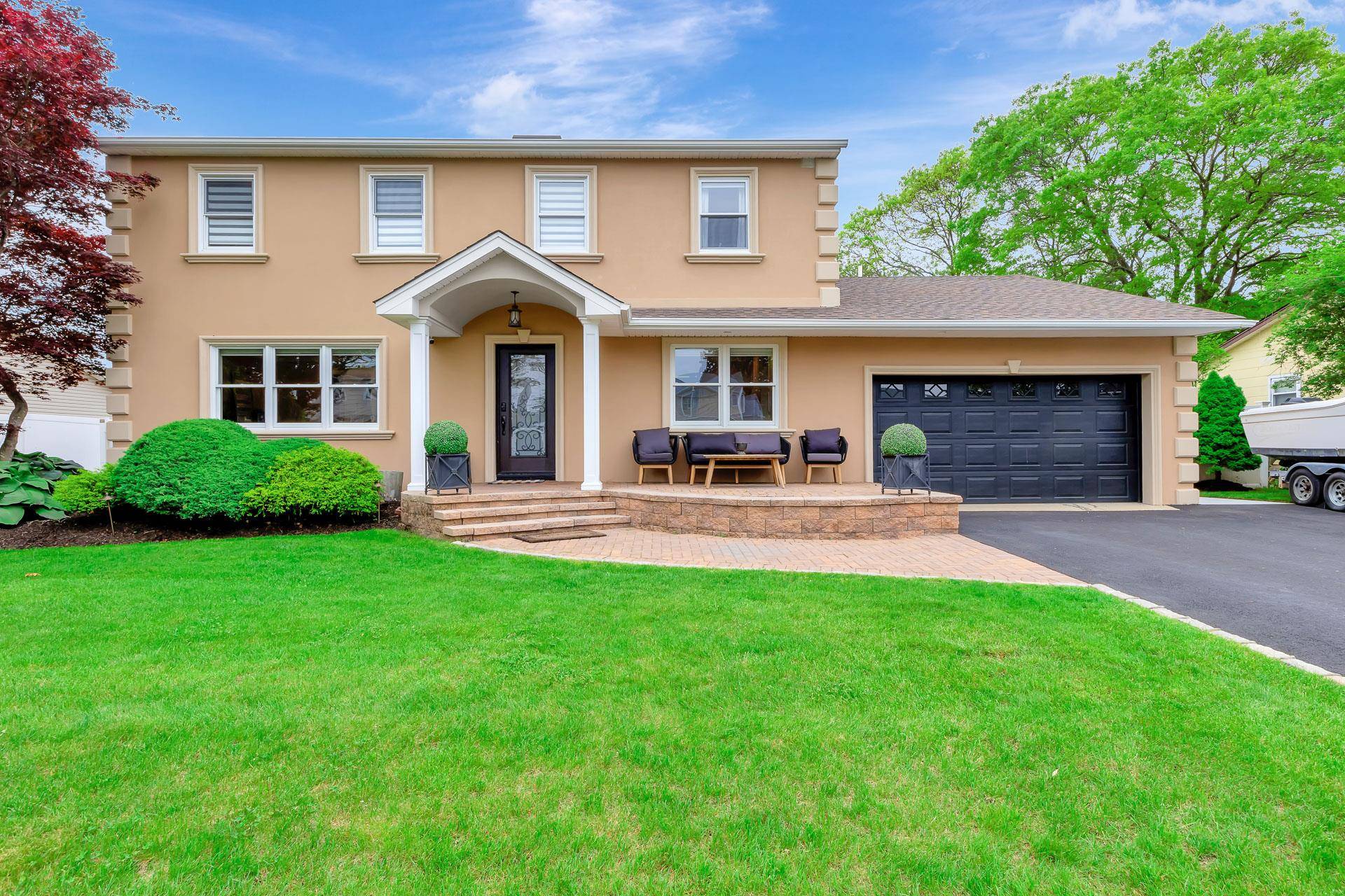 Holbrook, NY 11741,274 Perimeter St