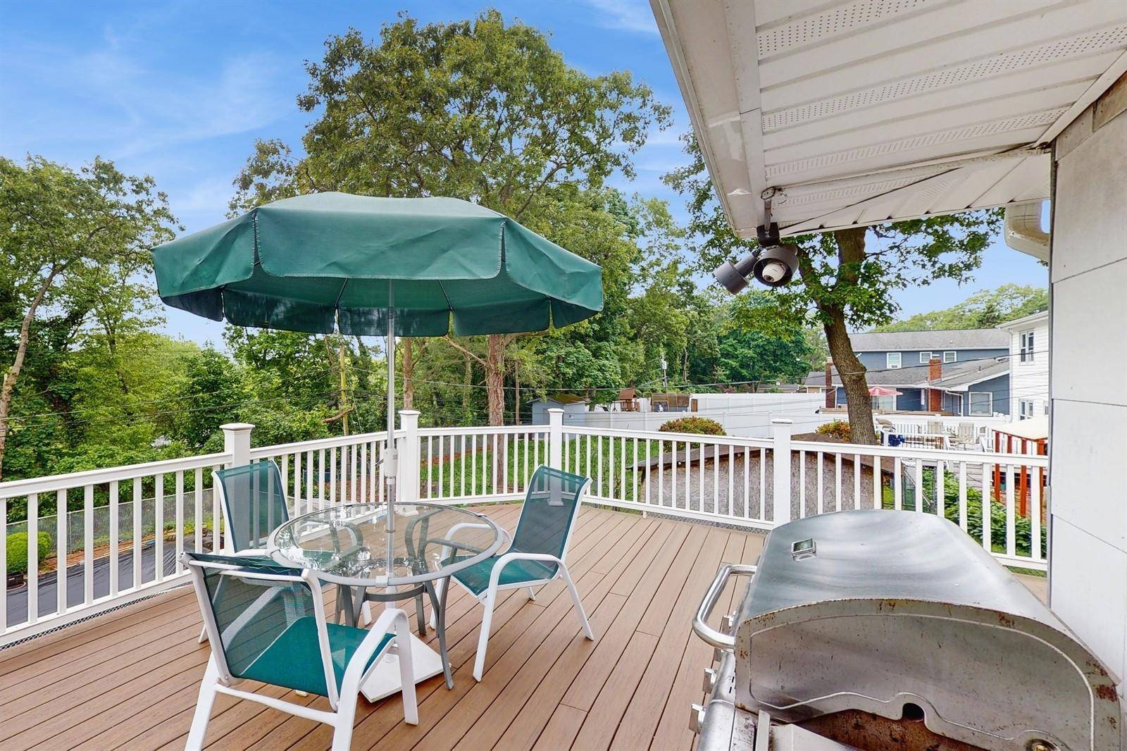 Huntington, NY 11743,64 Shady LN