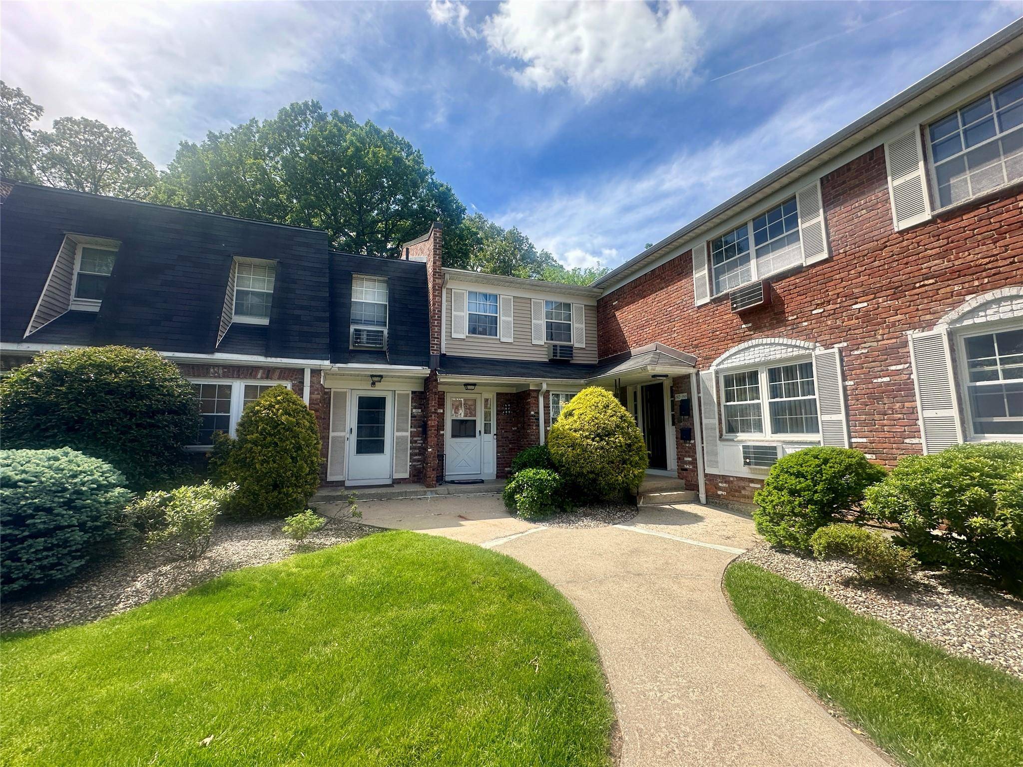 Suffern, NY 10901,202 Doxbury LN