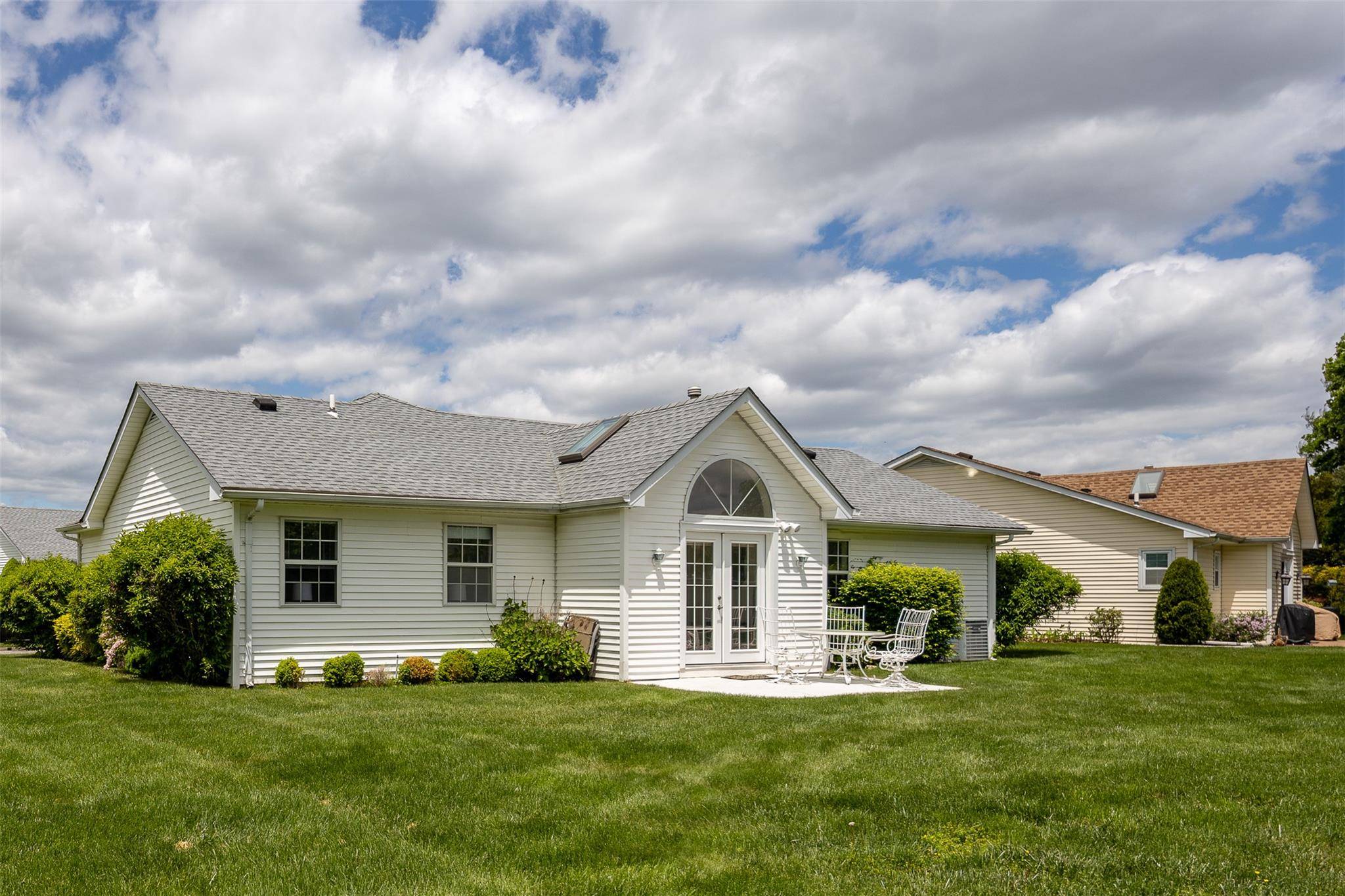 Oakdale, NY 11769,24 Pilar LN