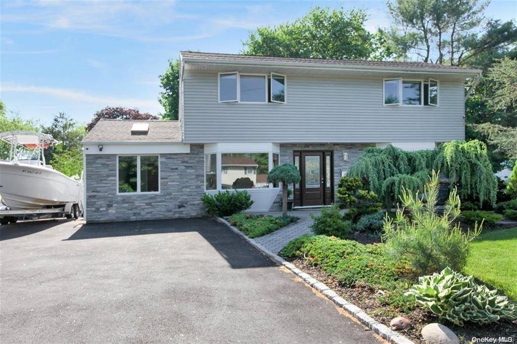 Commack, NY 11725,14 Cornfield LN