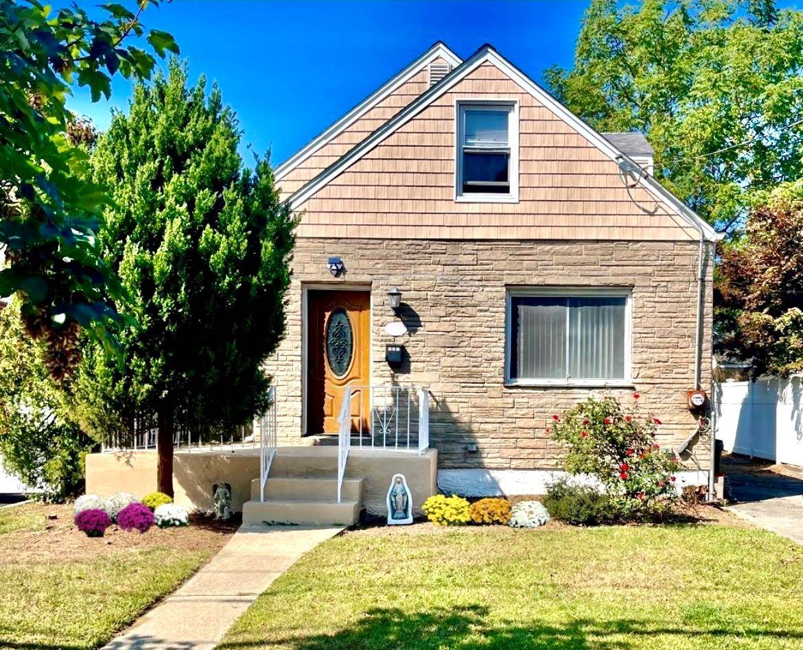 Garden City South, NY 11530,207 Wellington RD