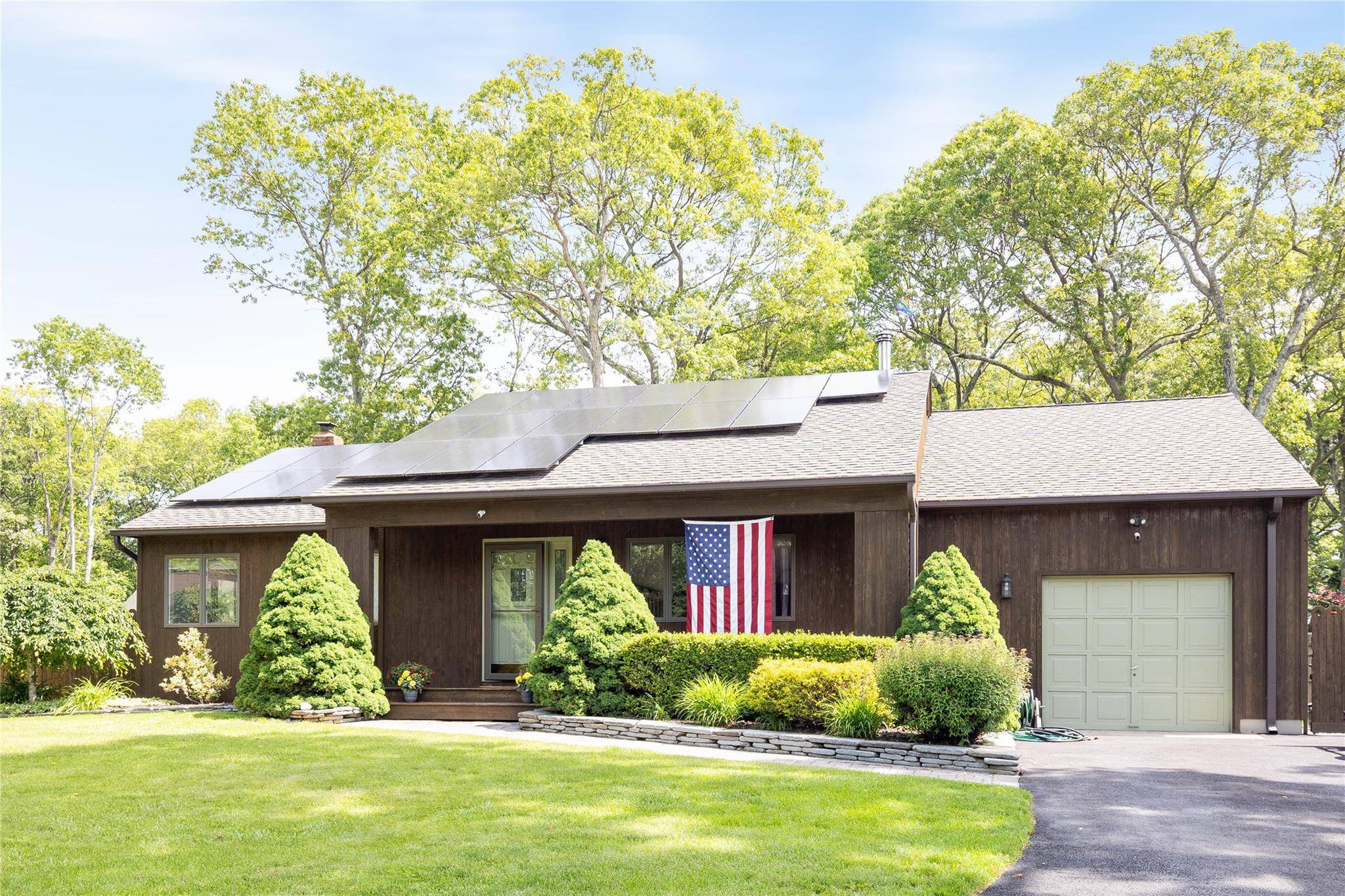 Aquebogue, NY 11931,82 Trout Brook LN