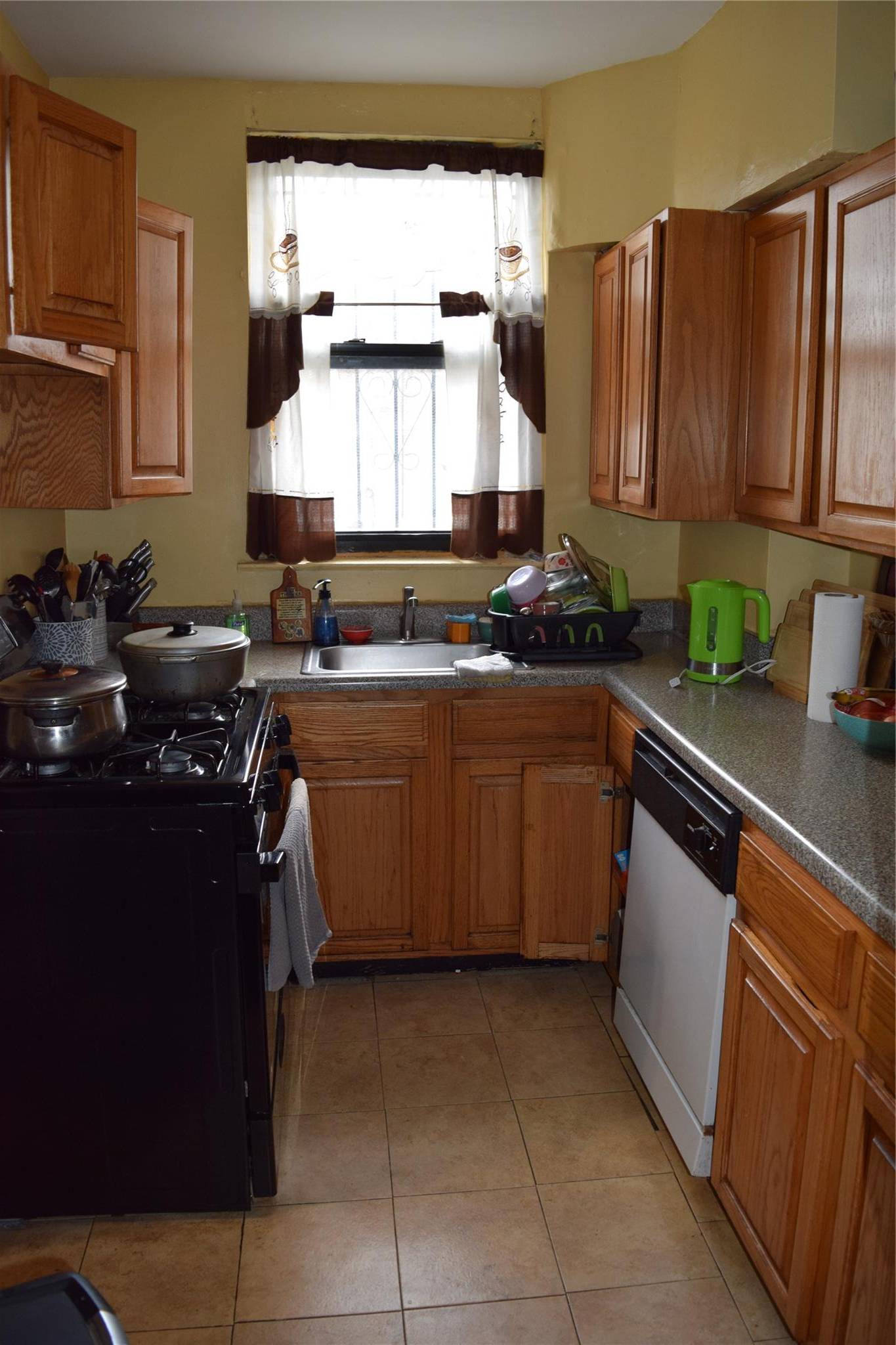 Kew Garden Hills, NY 11367,144-47 77 AVE