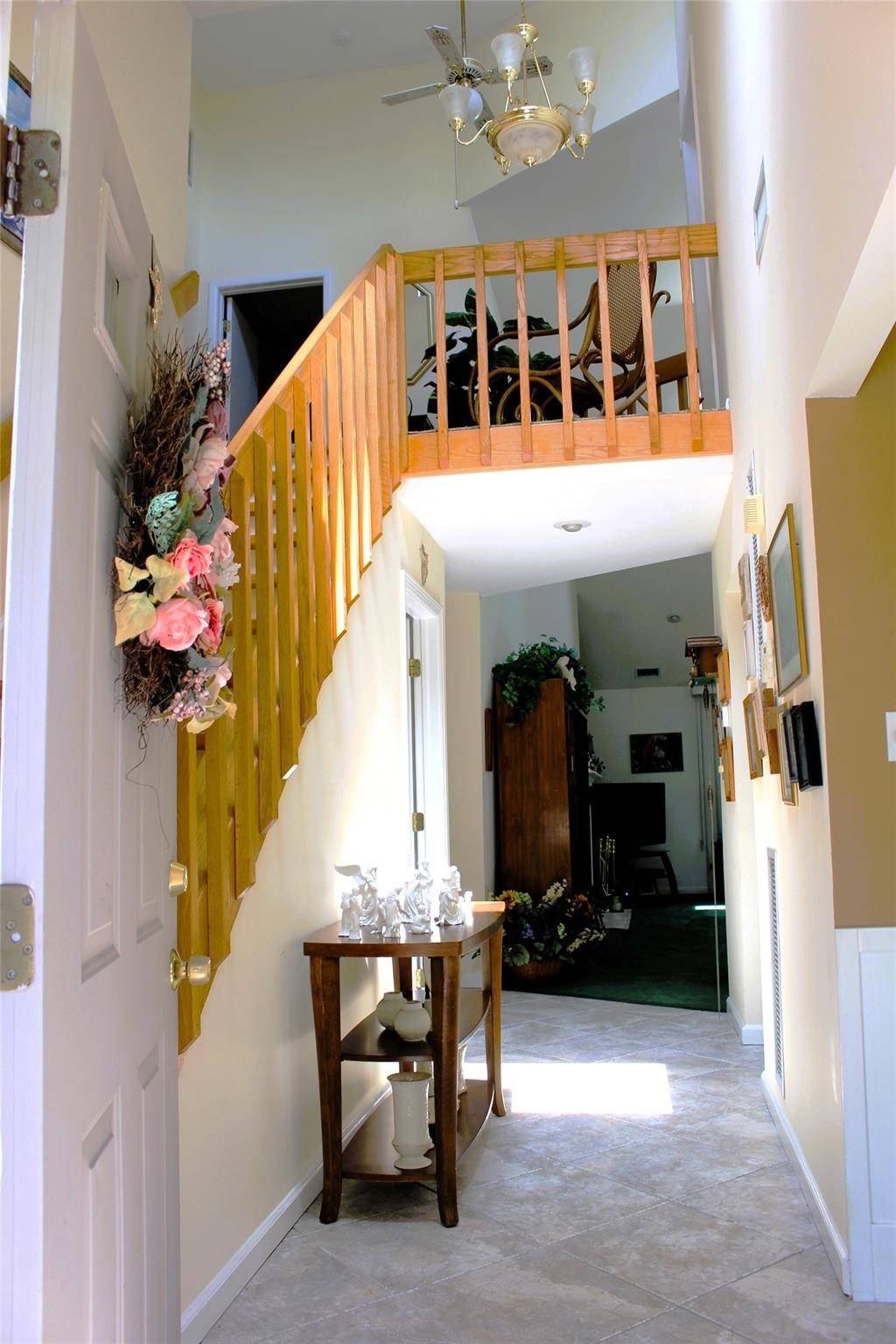 East Islip, NY 11730,1 Rose CT