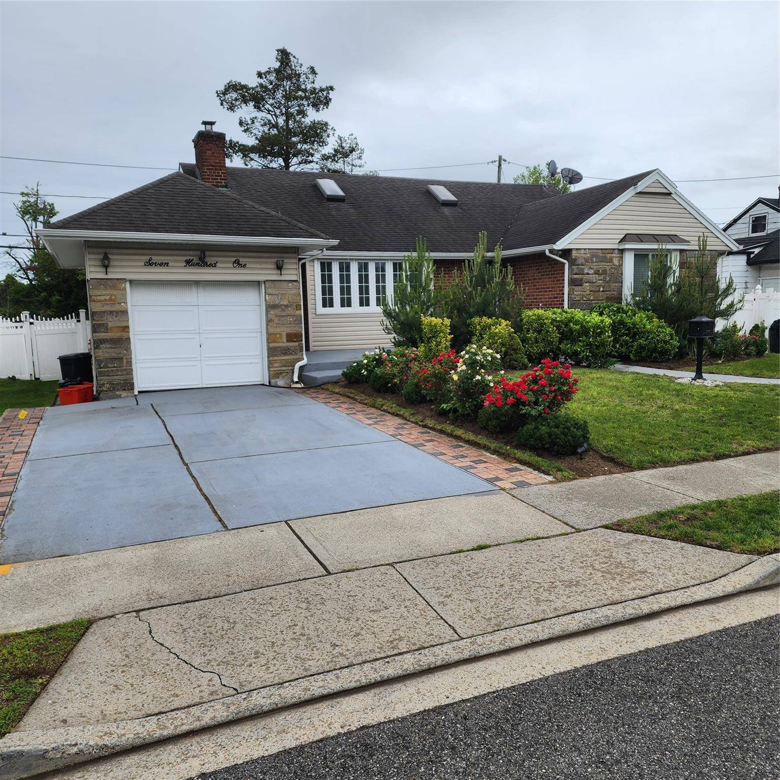 Elmont, NY 11003,701 Frick ST