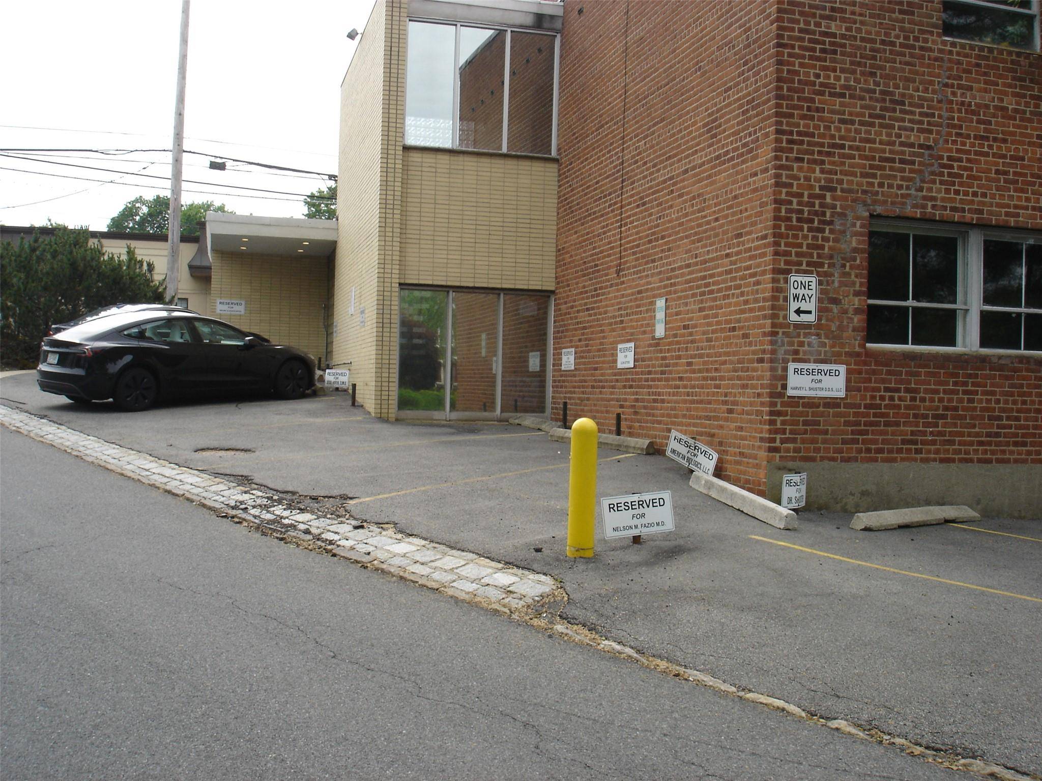 Eastchester, NY 10709,475 White Plains RD