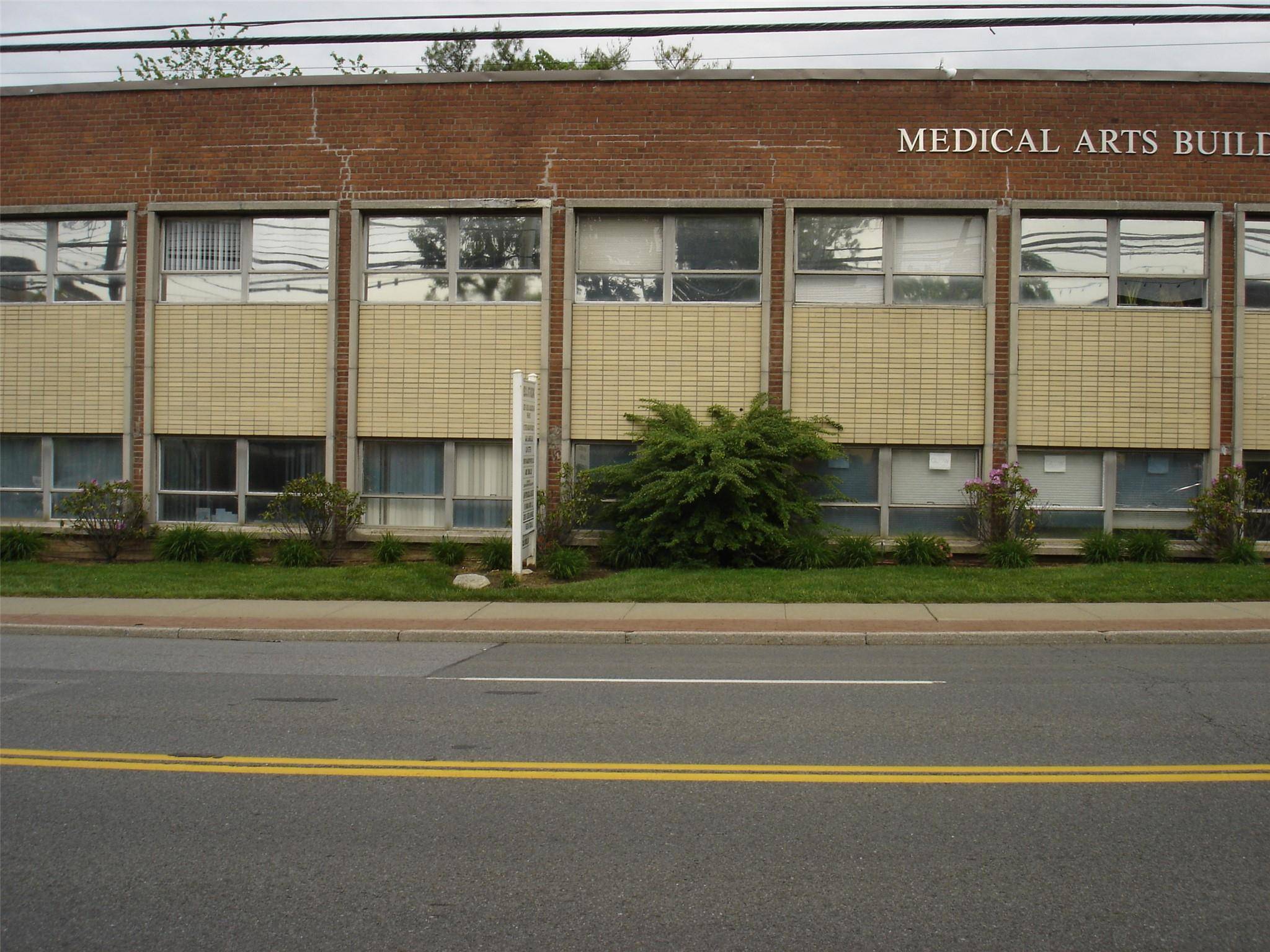 Eastchester, NY 10709,475 White Plains RD