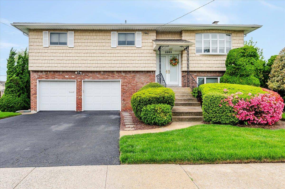 Merrick, NY 11566,2083 Oliver WAY