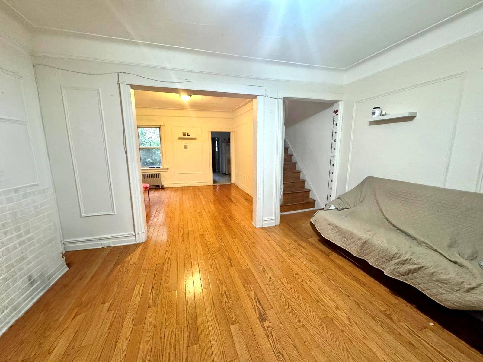 Elmhurst, NY 11373,51-48 Simonson Street