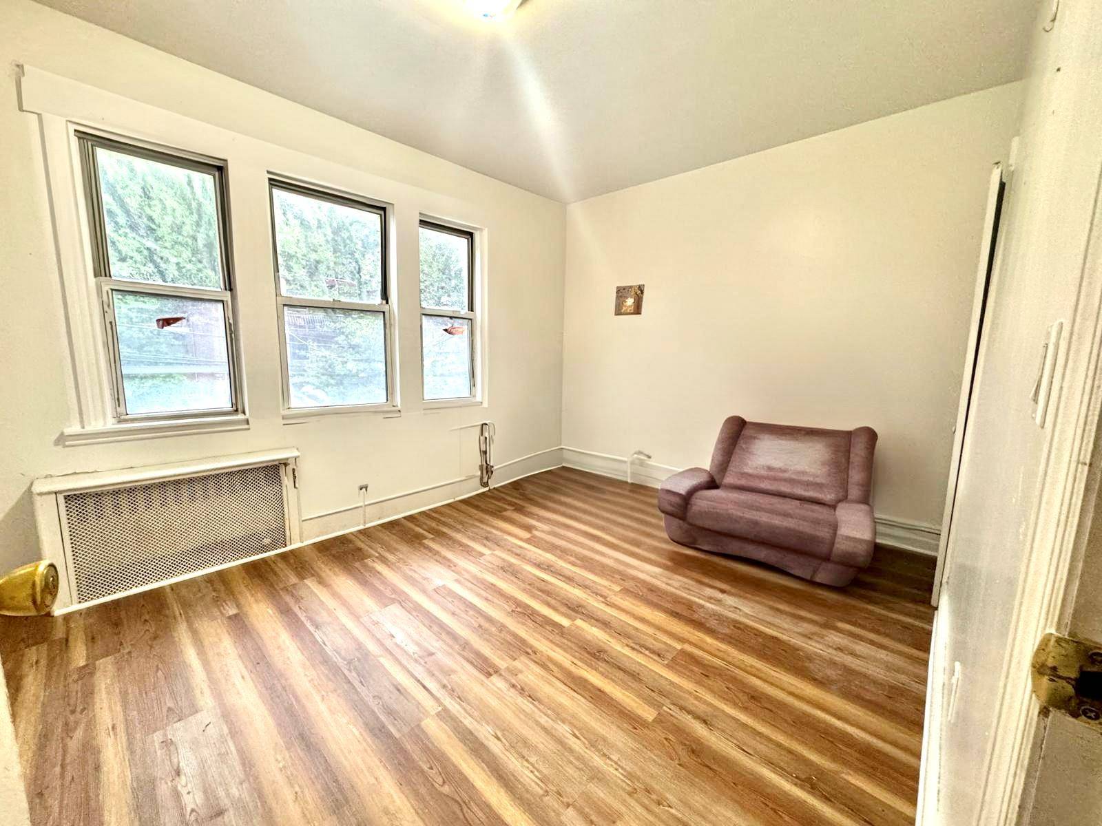 Elmhurst, NY 11373,51-48 Simonson Street