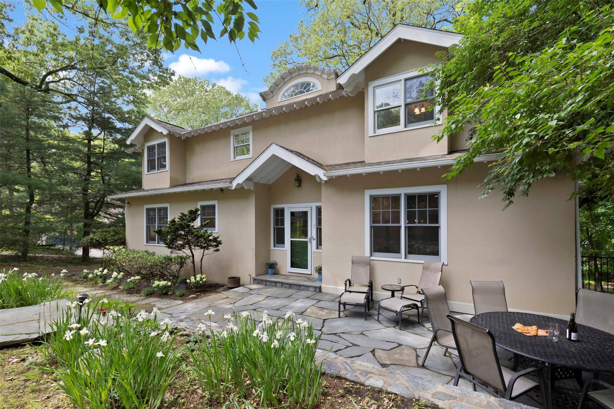 Hastings-on-hudson, NY 10706,7 Ravine DR