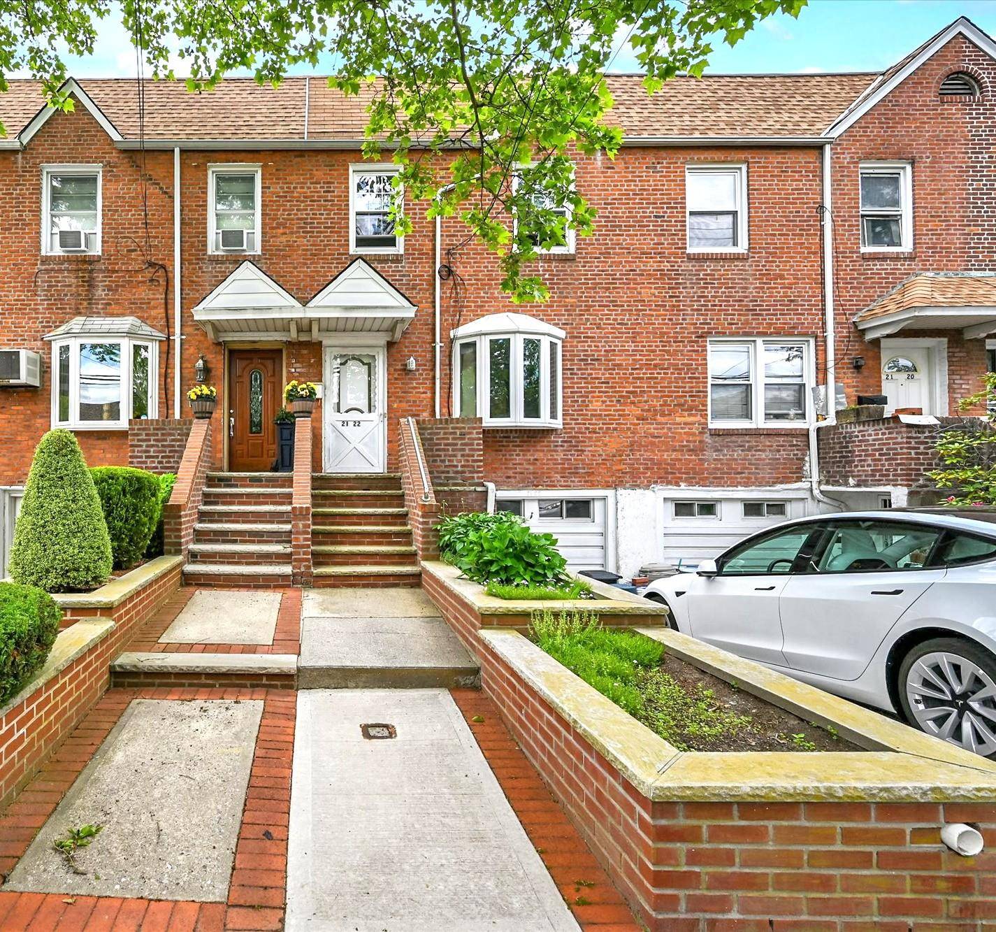 Whitestone, NY 11357,21-22 150th ST