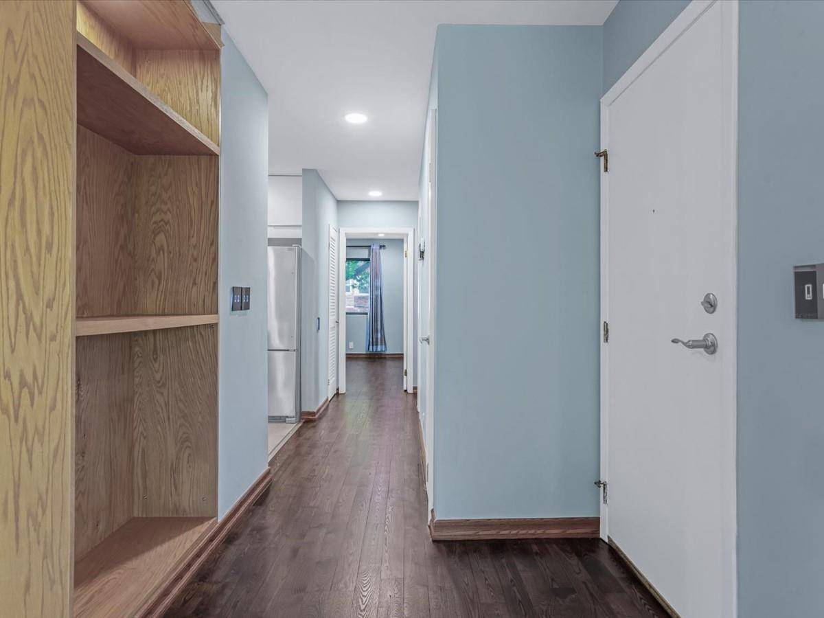 Great Neck, NY 11023,10 Wooleys LN #1F