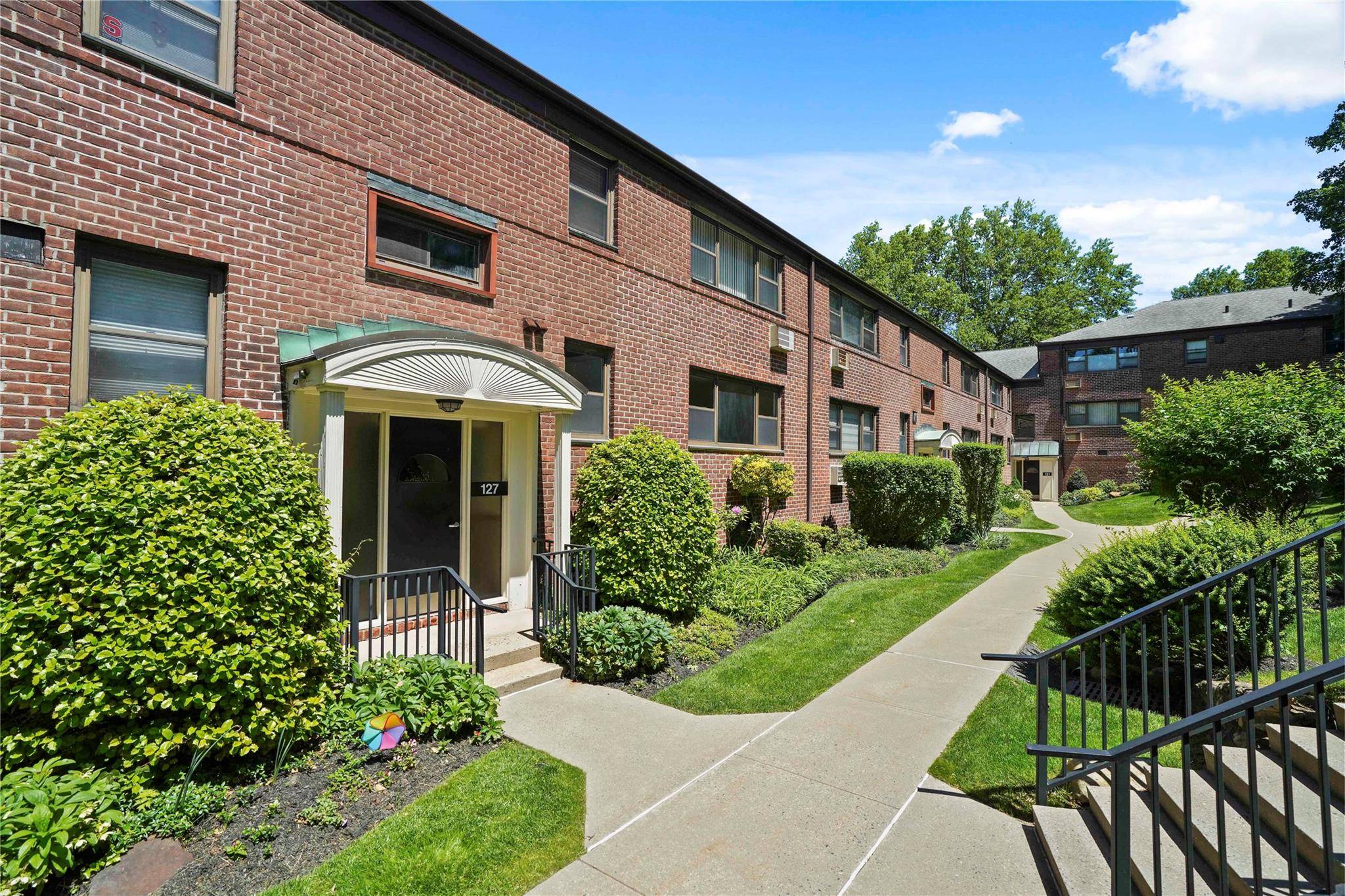 Dobbs Ferry, NY 10522,127 Beacon Hill DR #F -13