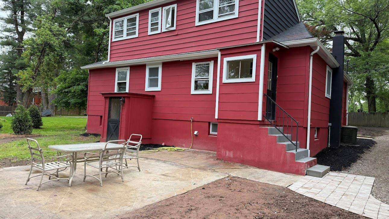 West Nyack, NY 10994,20 Pineview RD