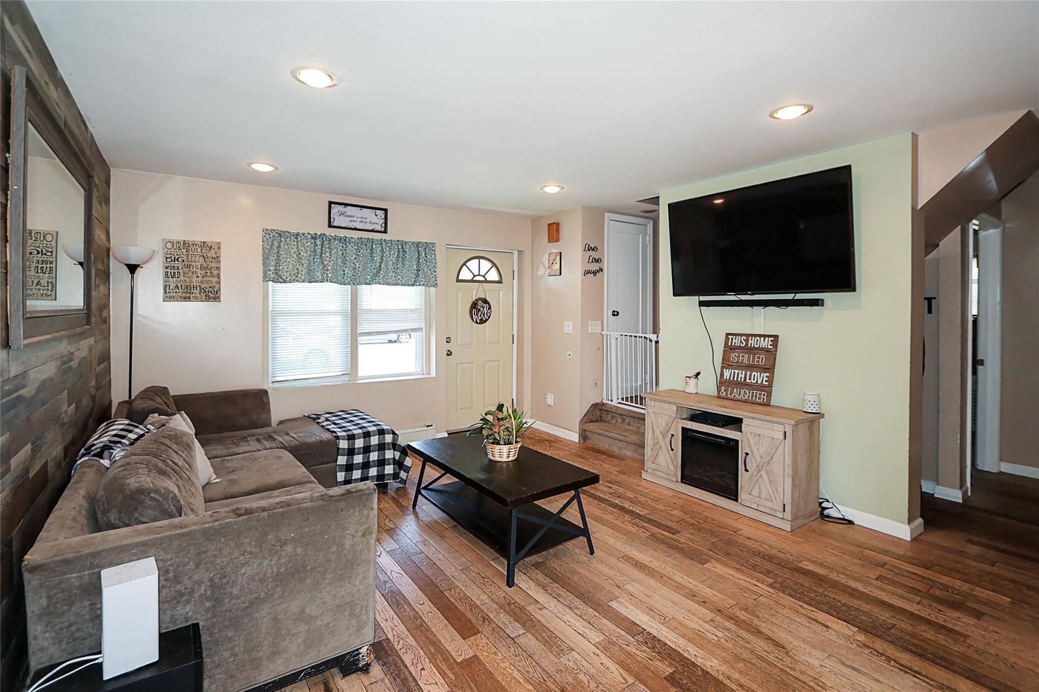 Westbury, NY 11590,820 Mirabelle AVE