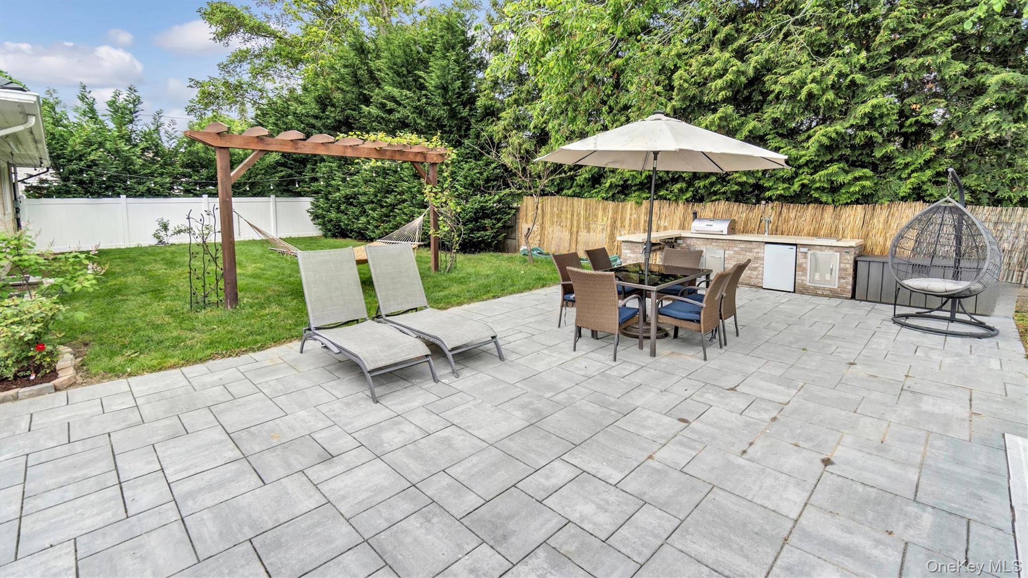 Riverhead, NY 11901,143 Hallock ST