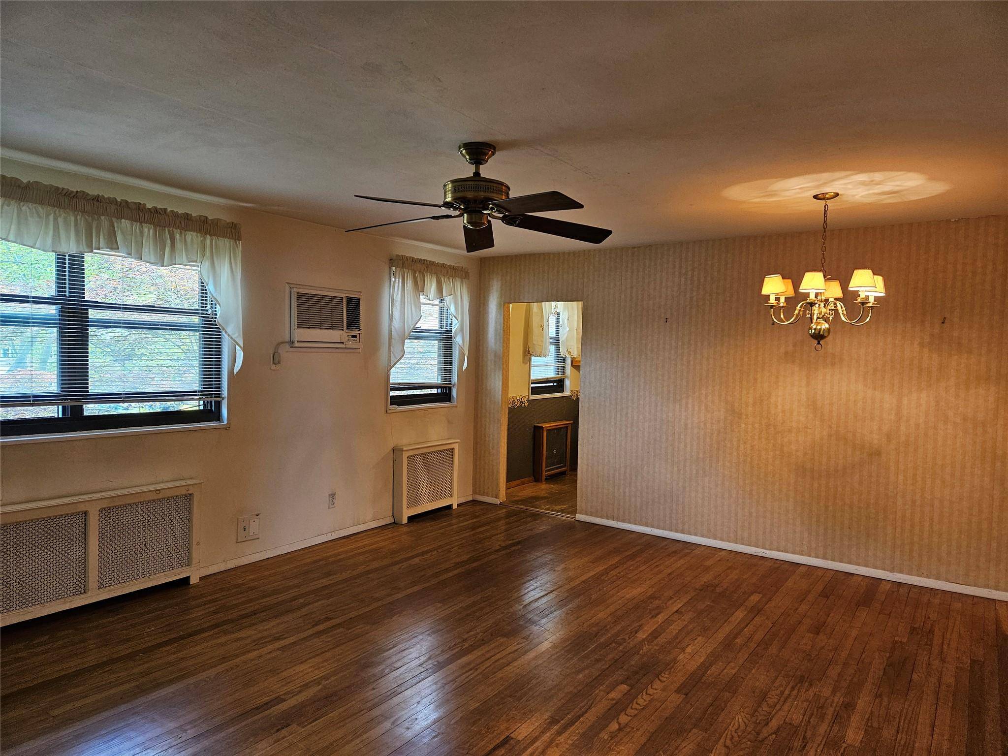 Bayside, NY 11357,17-24 201 STREET #2-120