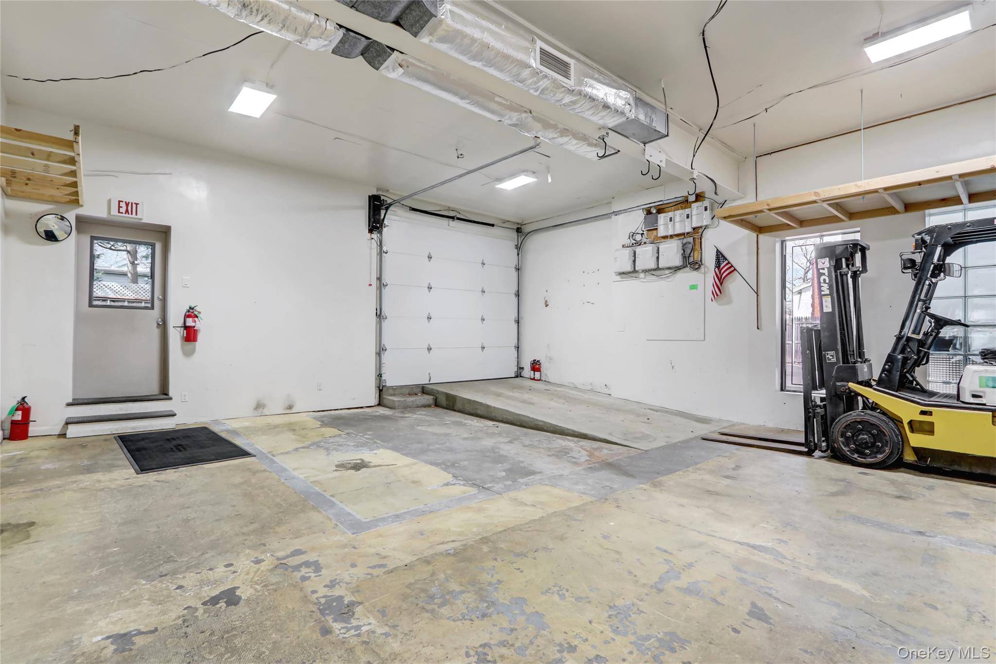 Lynbrook, NY 11563,13 Hendrickson AVE