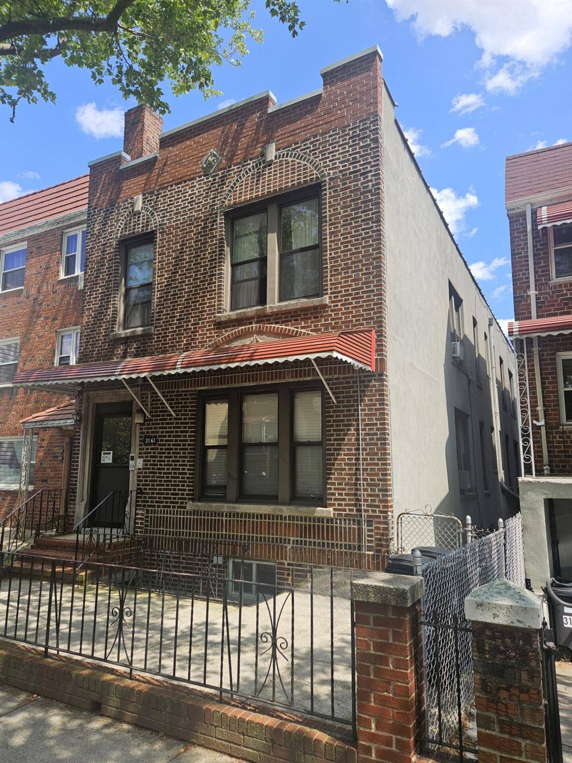 Astoria, NY 11103,31-61 43 ST