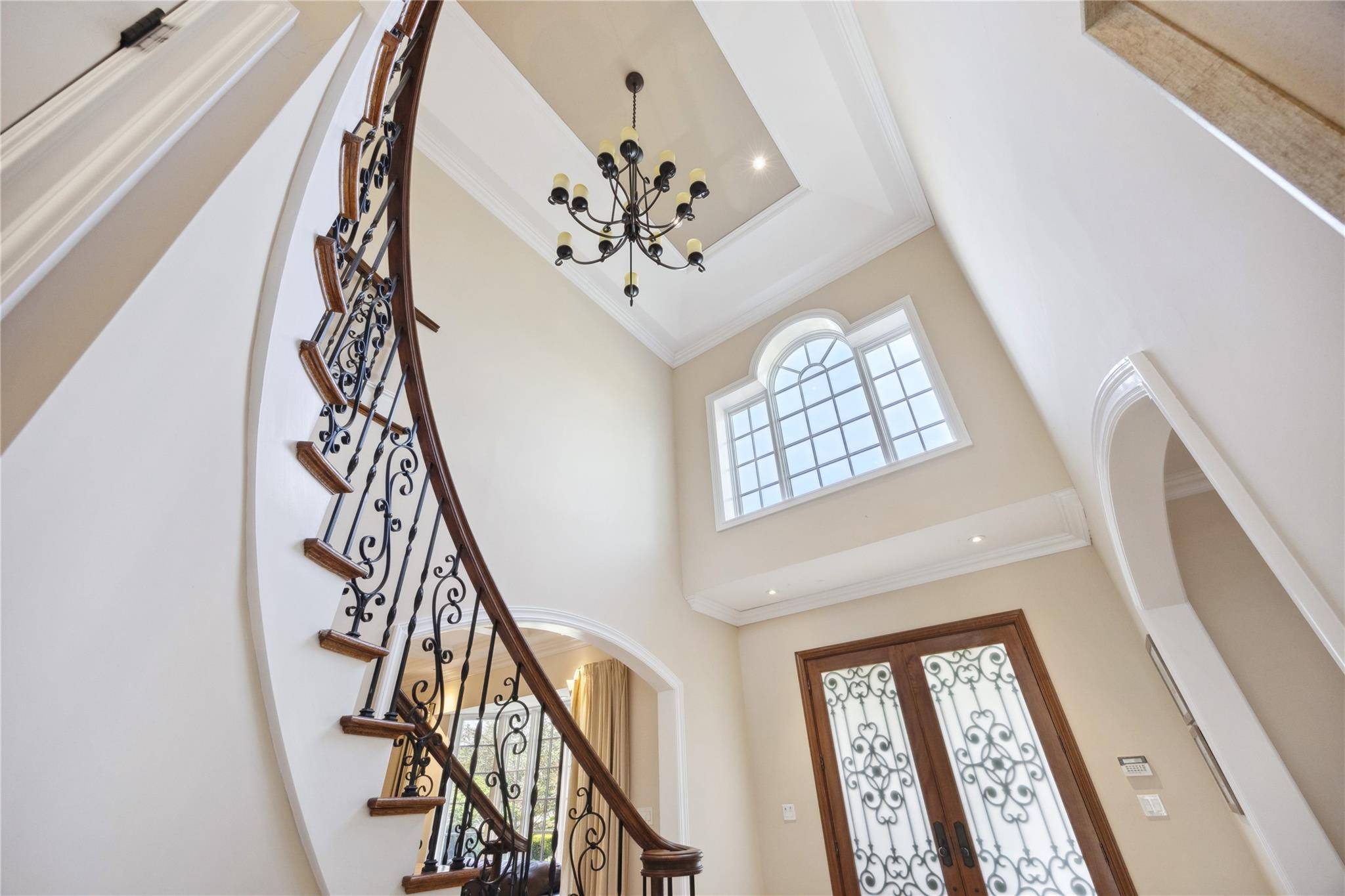 Manhasset, NY 11030,16 Winchester DR