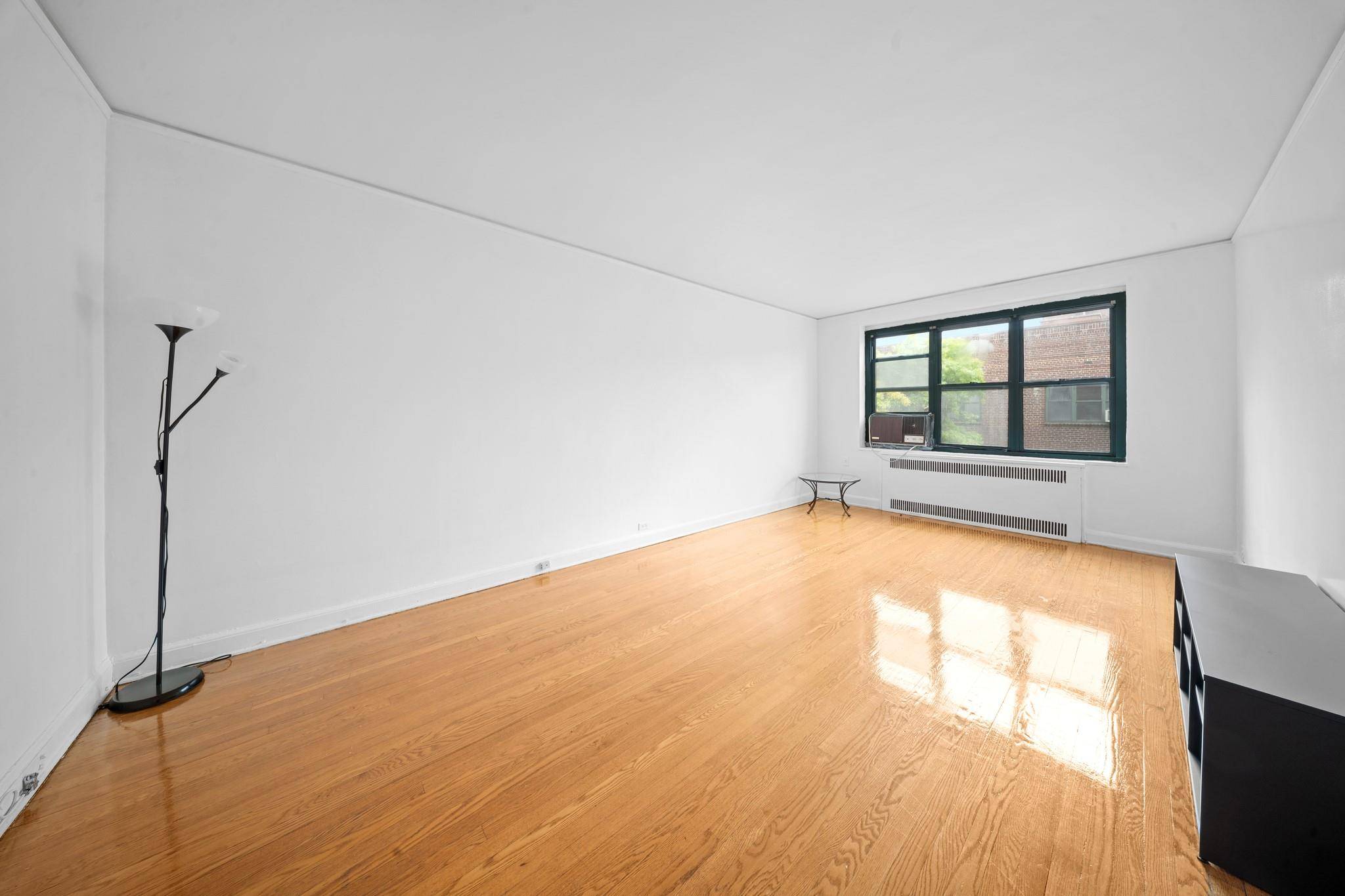 Jackson Heights, NY 11372,34-40 79th ST #6i
