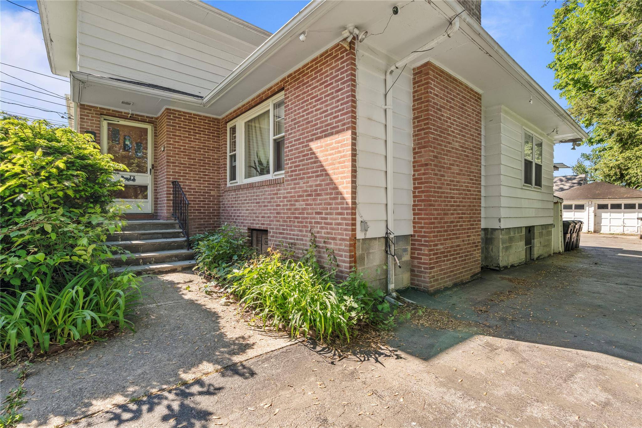 Poughkeepsie, NY 12603,17 College AVE #2FL