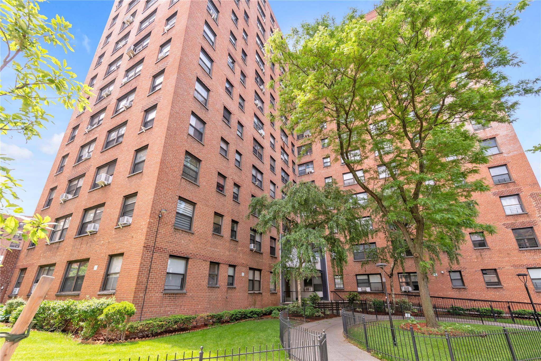 Rego Park, NY 11374,99-52 66th RD #3G