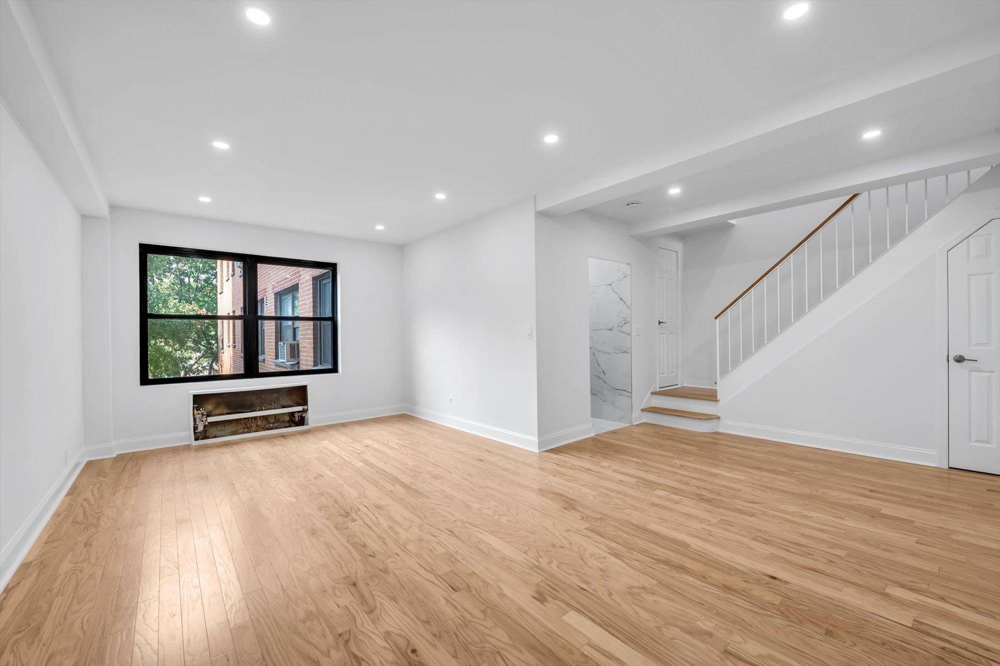 Rego Park, NY 11374,99-52 66th RD #3G