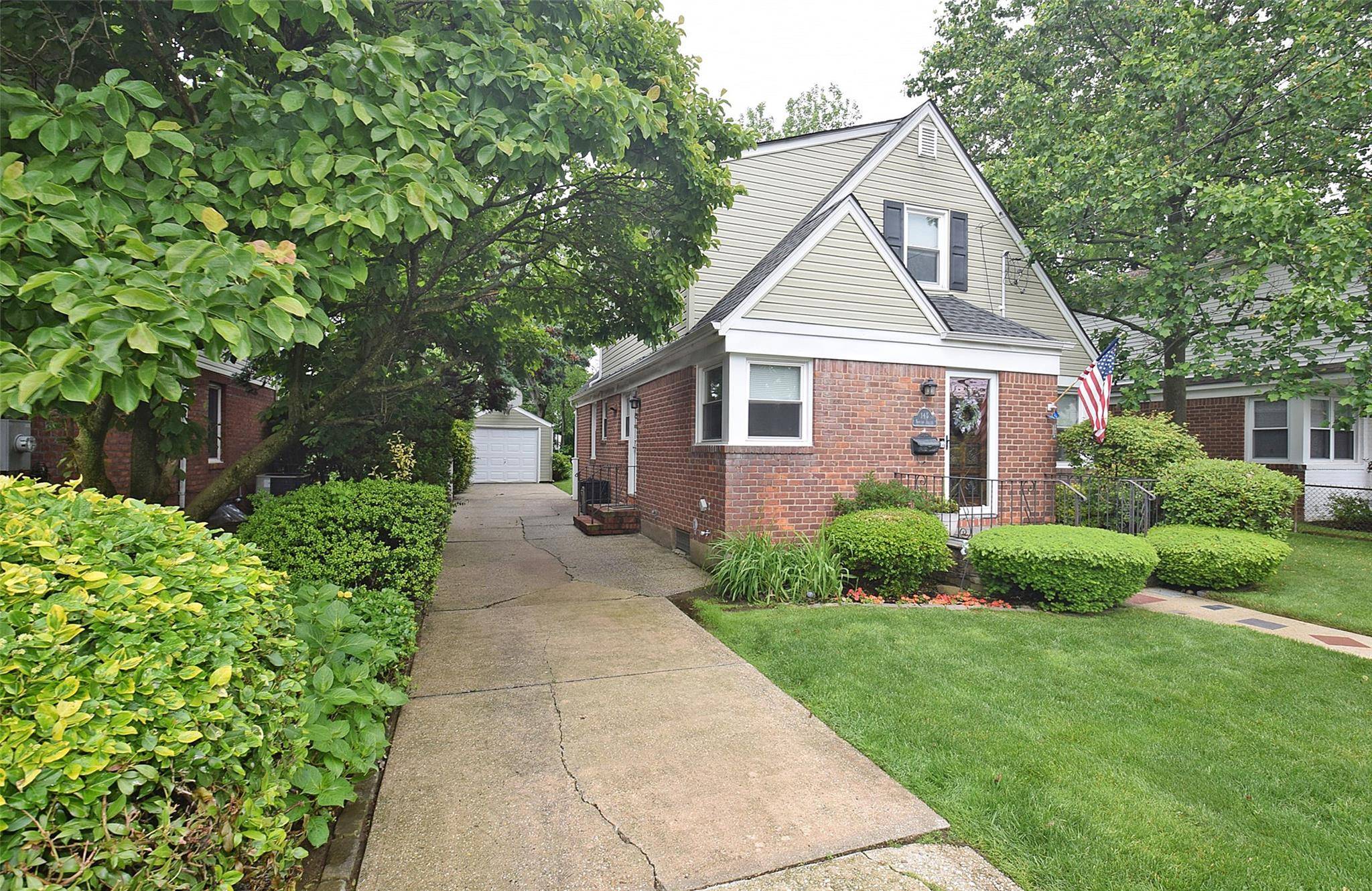 New Hyde Park, NY 11040,145 Gerard AVE