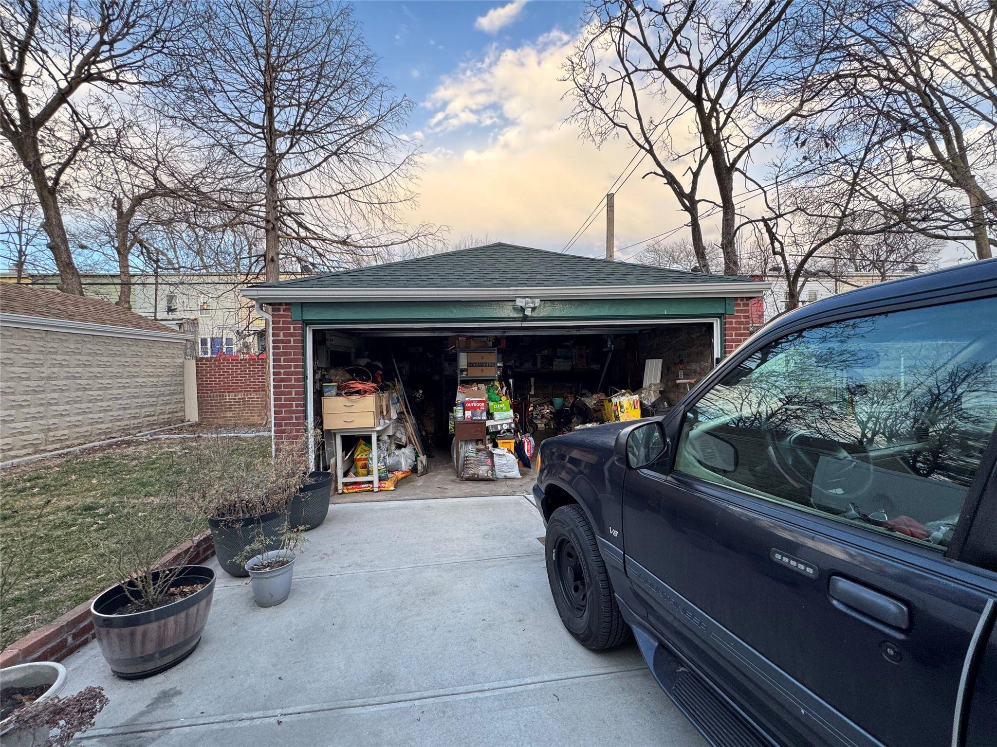 Richmond Hill, NY 11418,91-05 109th Street