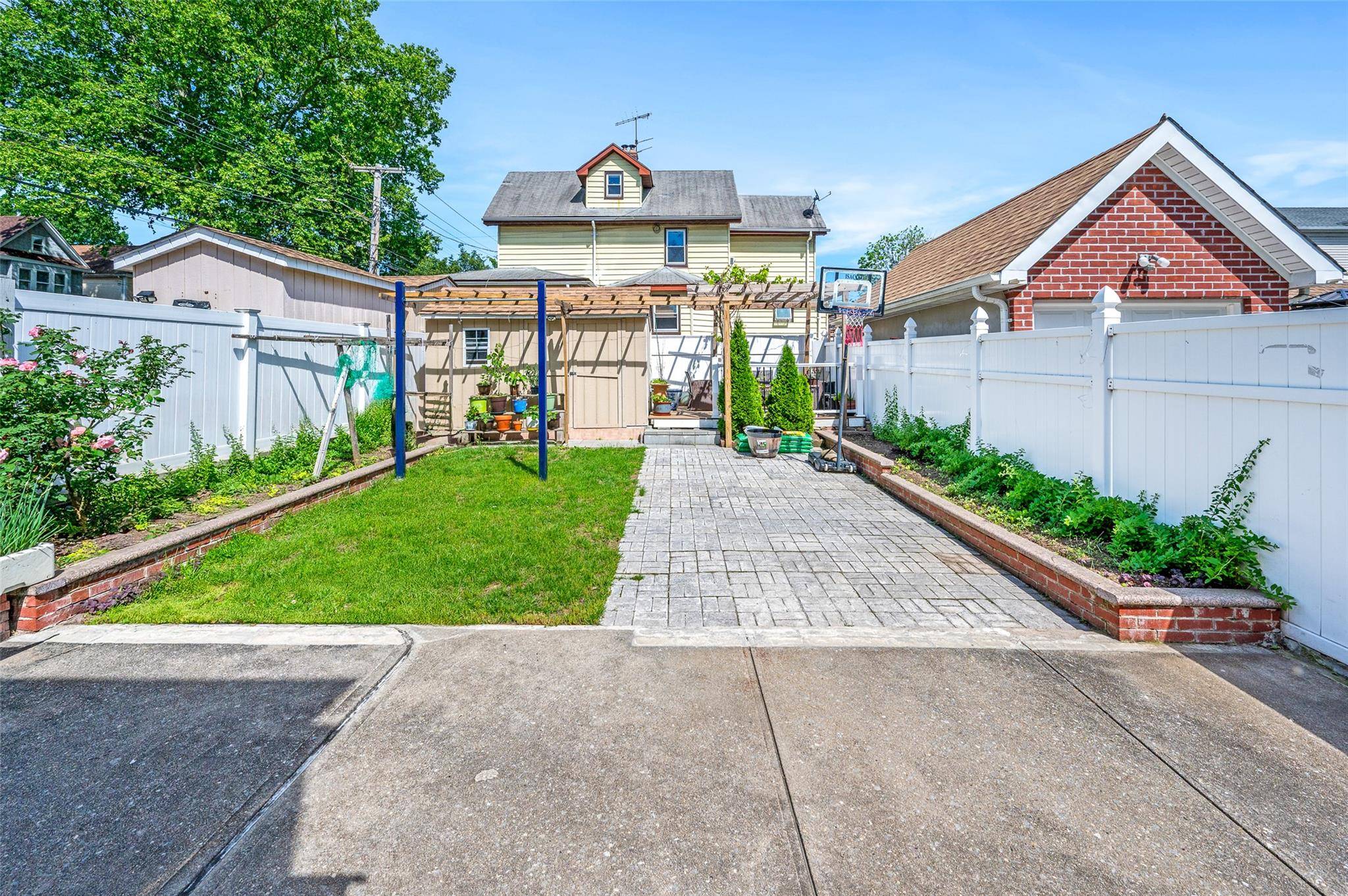 Whitestone, NY 11357,20-29 150th Street