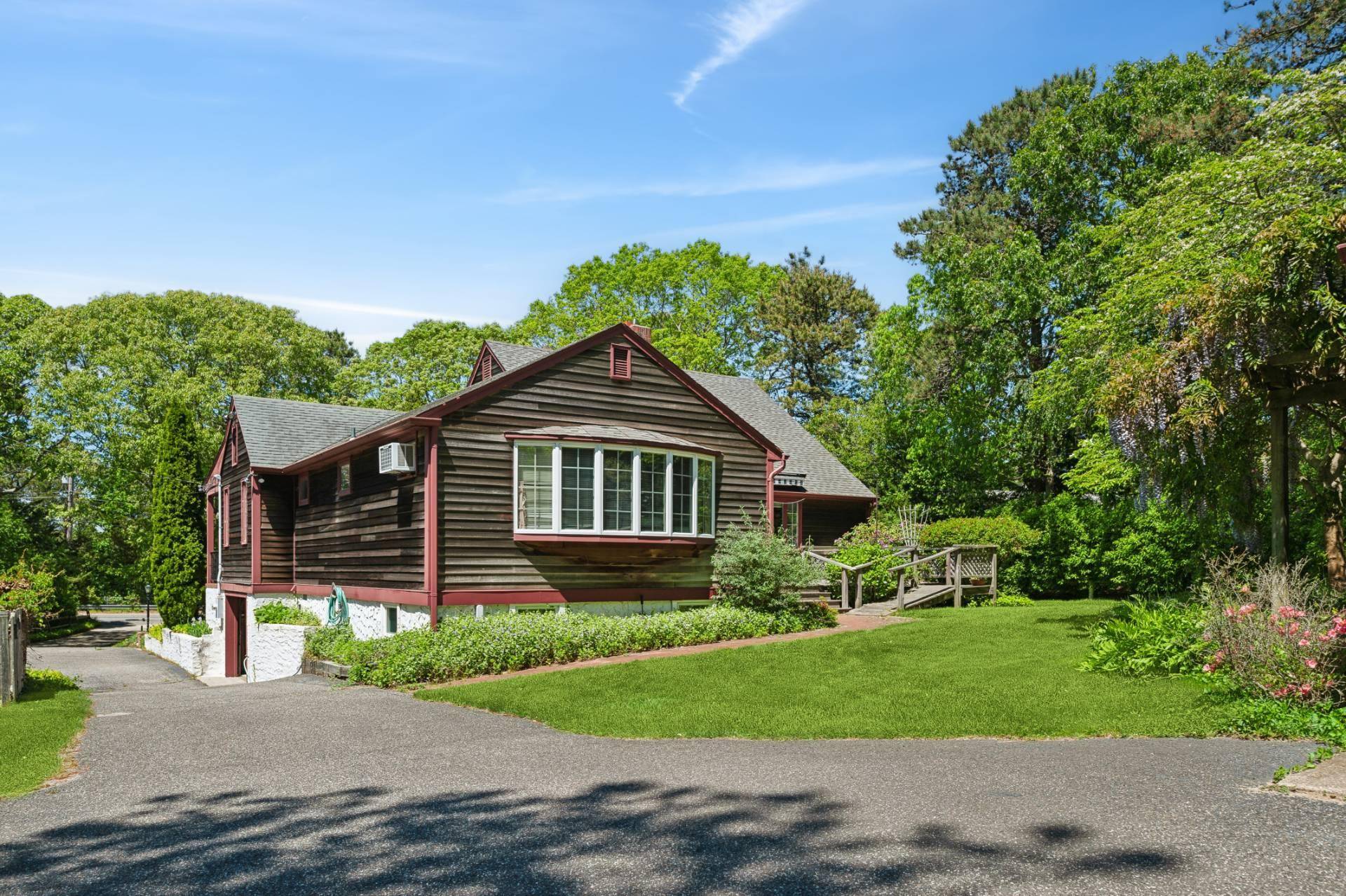Southampton, NY 11968,160 Longview RD