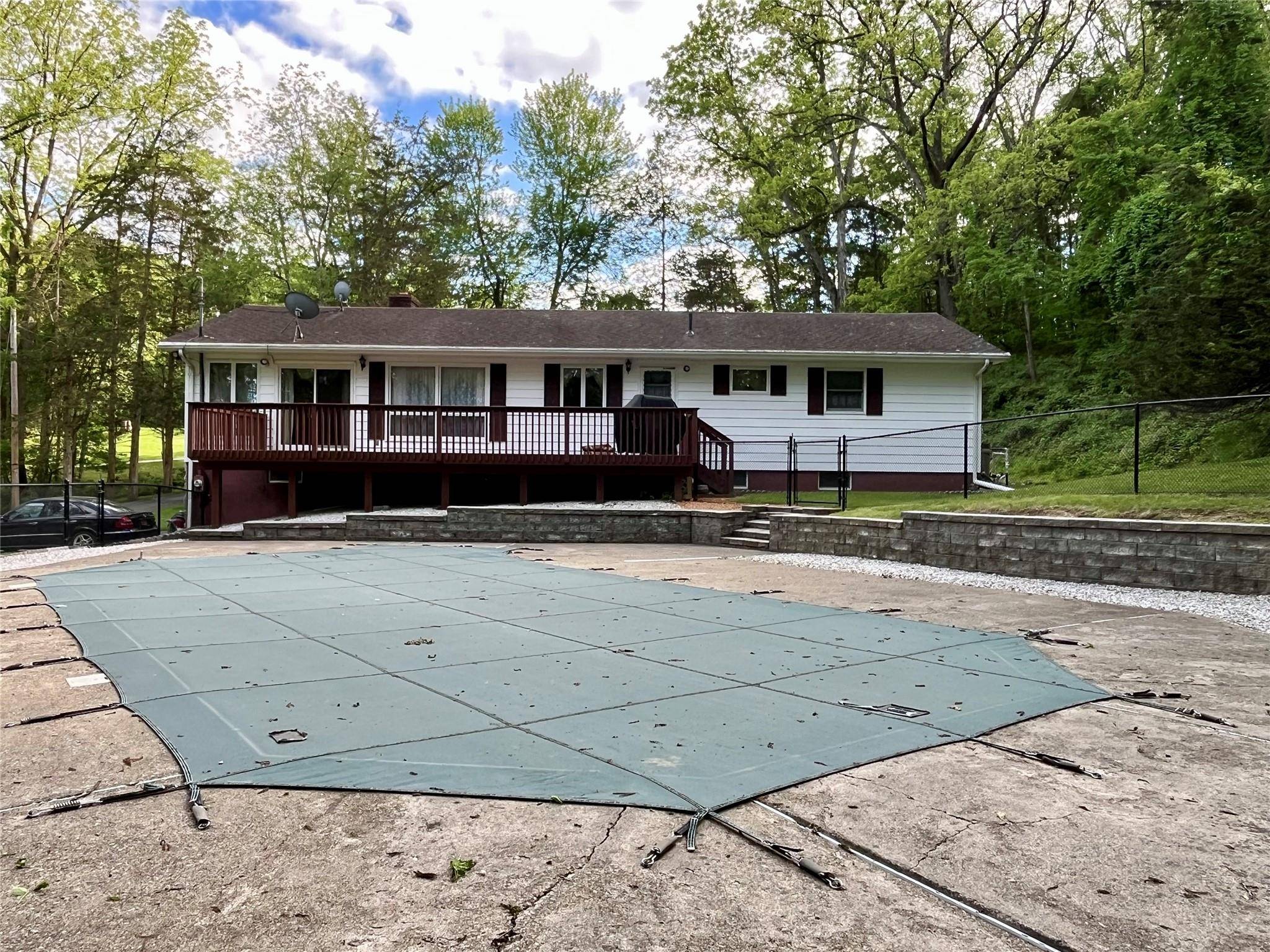 Warwick, NY 10990,62 Waterbury RD