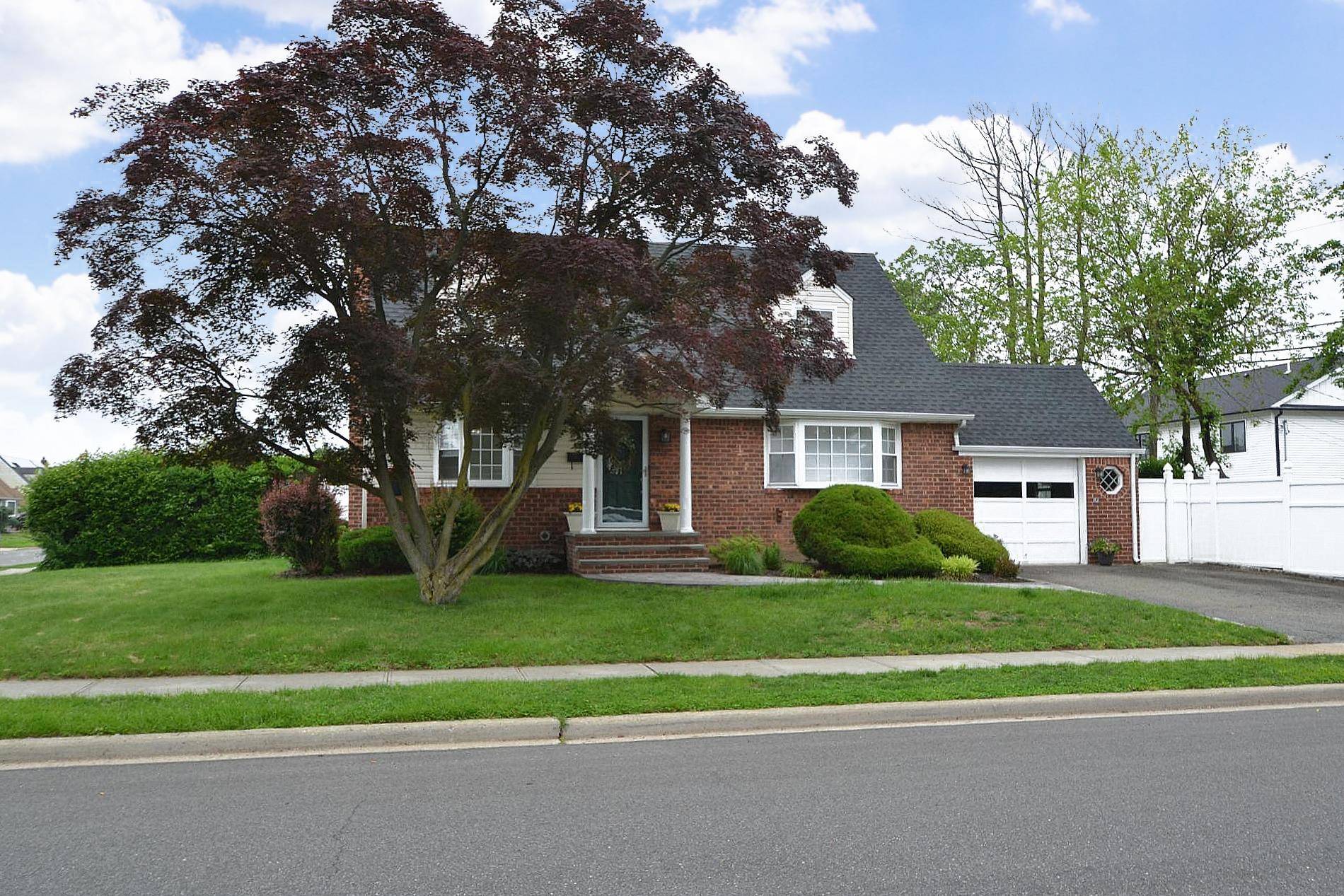 Plainview, NY 11803,85 Manor ST