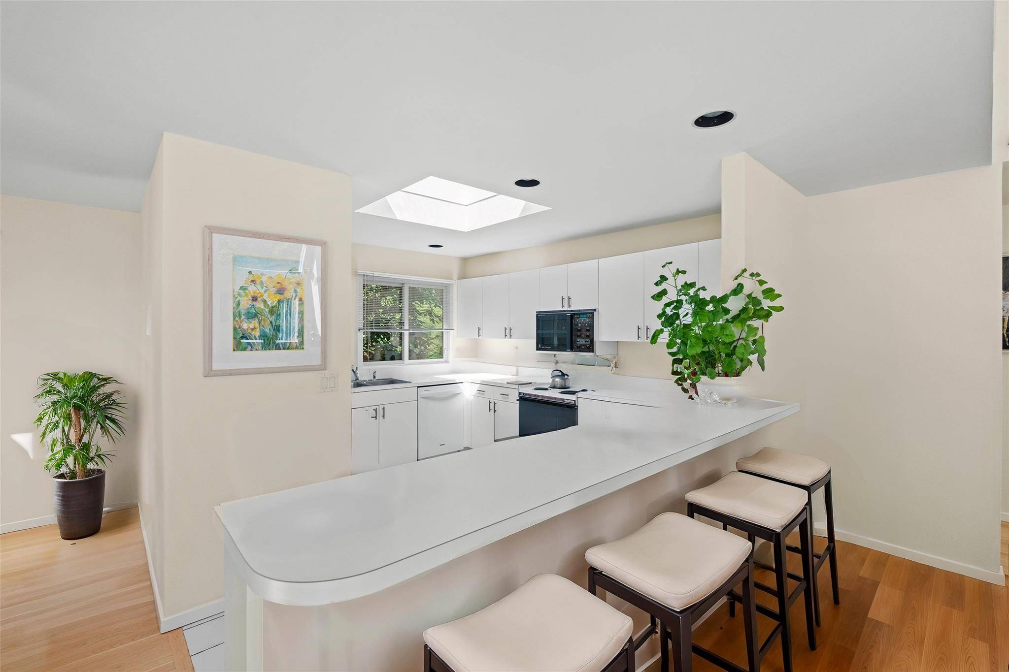 Quogue, NY 11959,15 Elizabeth LN