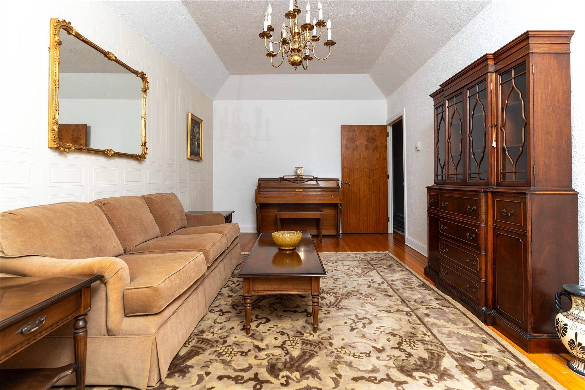 Astoria, NY 11106,28-06 34th AVE