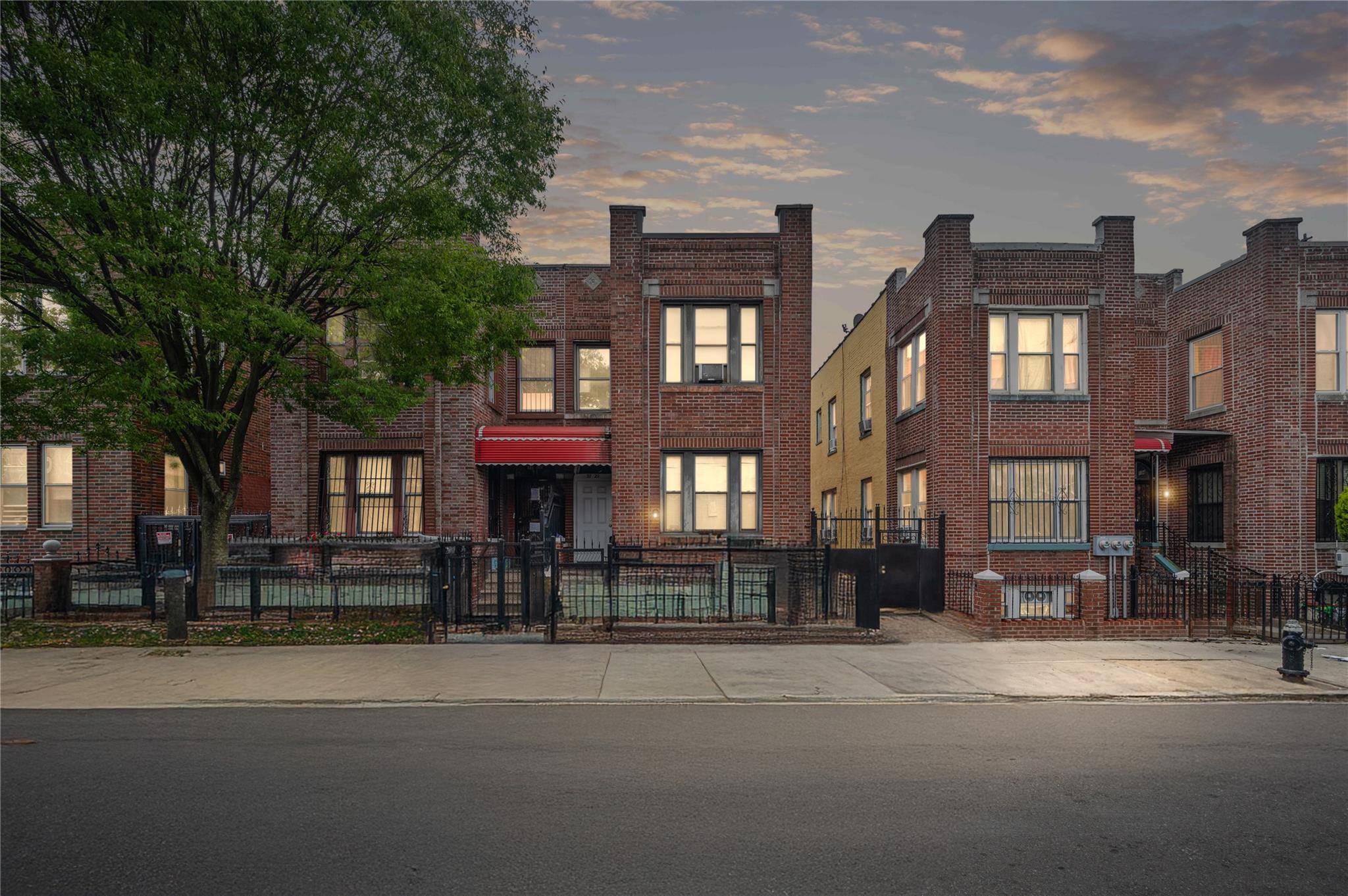 Jackson Heights, NY 11372,3720 Warren ST