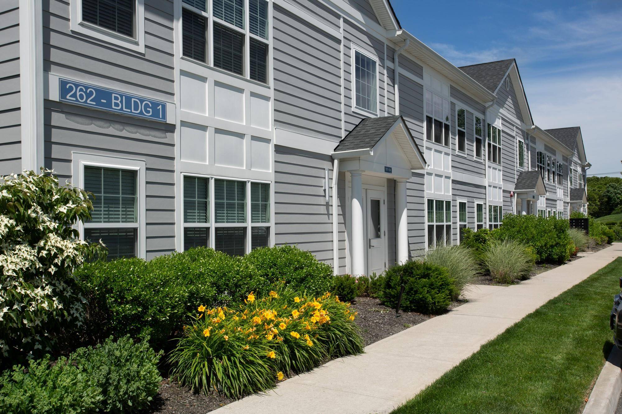 Kings Park, NY 11754,262 Indian Head RD #109