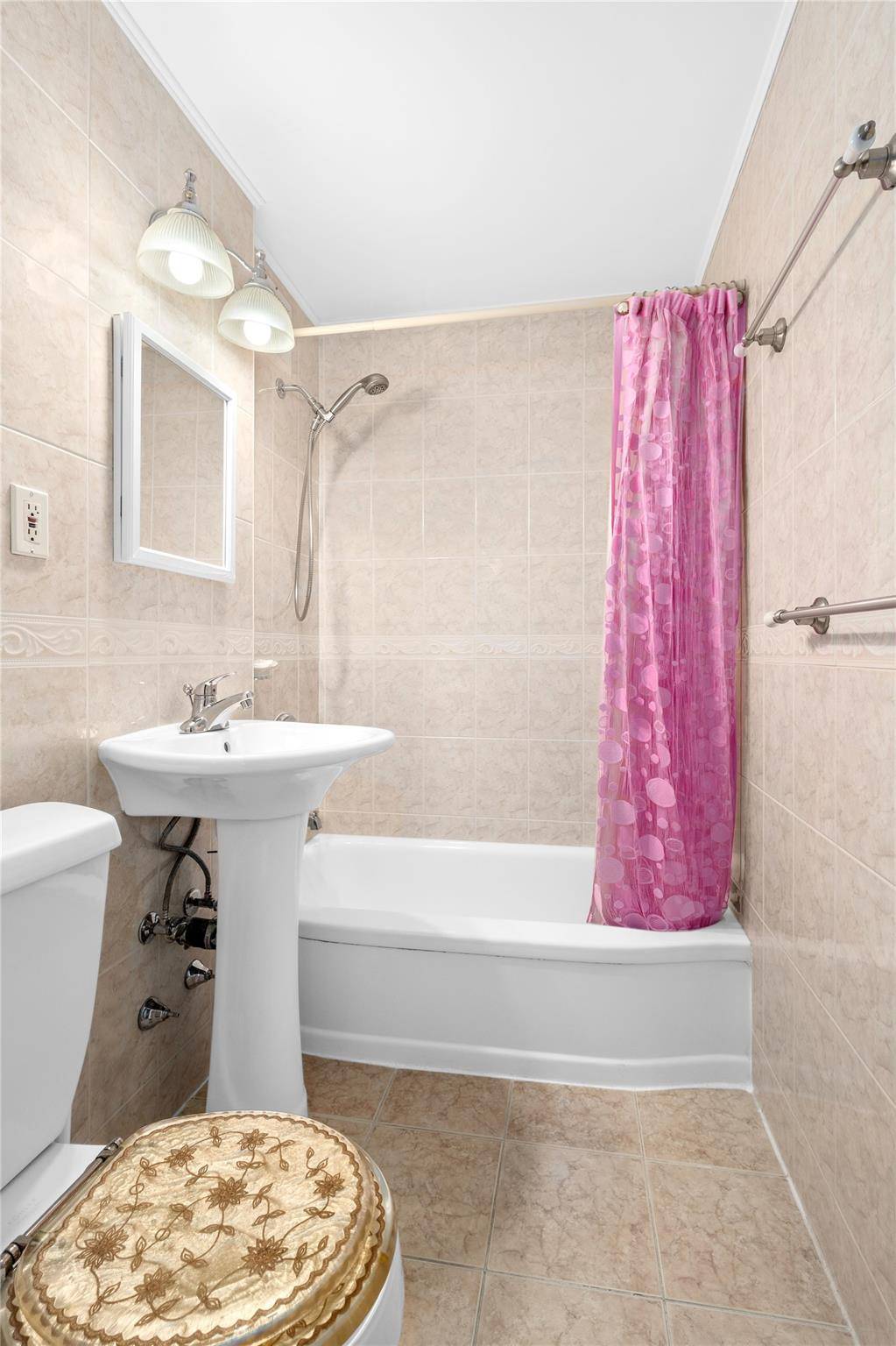 Rego Park, NY 11374,98-34 63 DR #7D