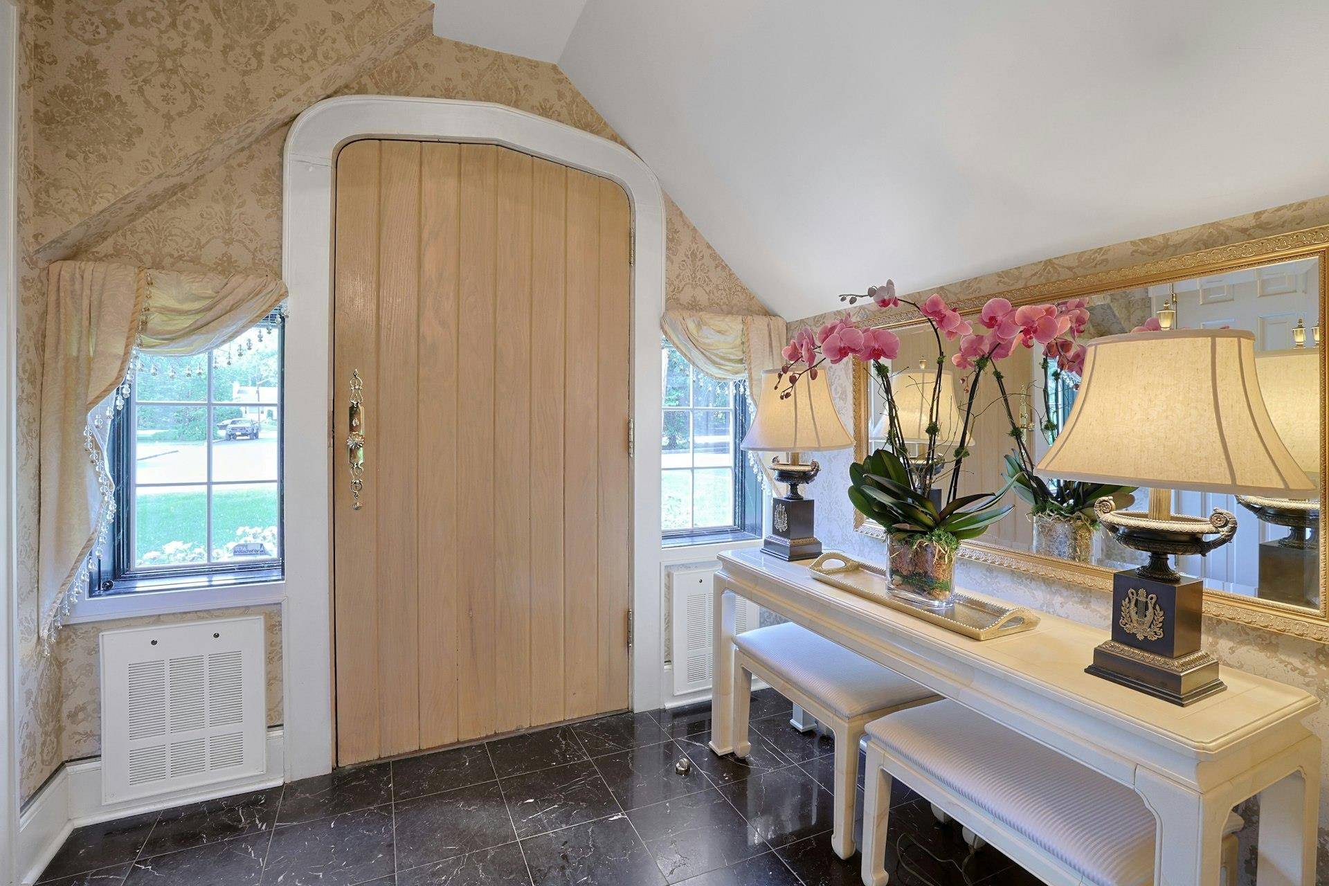 Scarsdale, NY 10583,106 Garden RD
