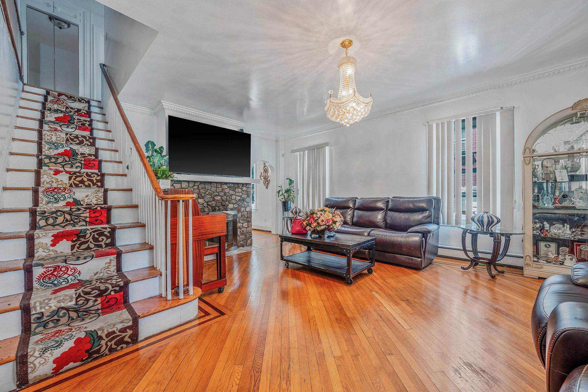 Freeport, NY 11520,11 Whaley ST