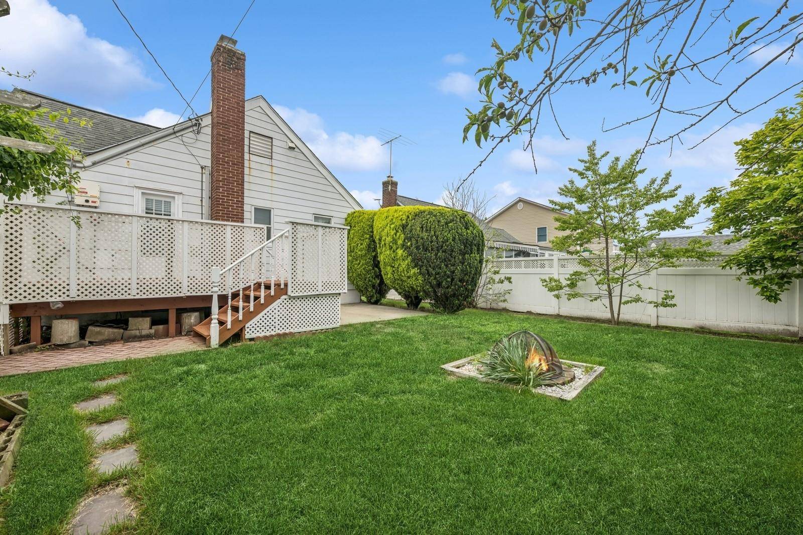 East Rockaway, NY 11518,14 Harwich RD