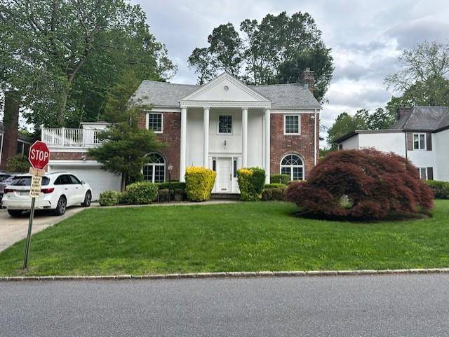 Great Neck, NY 11021,26 Woodland PL