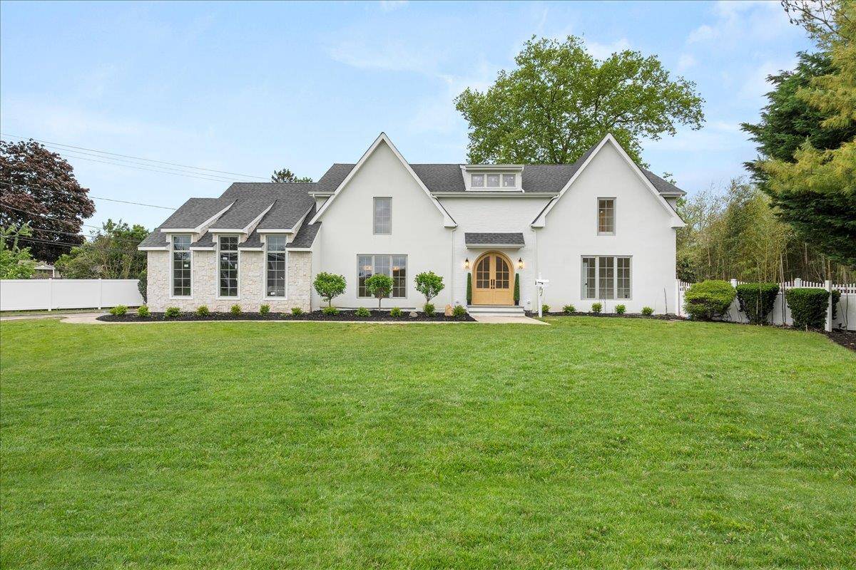 West Islip, NY 11795,14 Kennedy LN