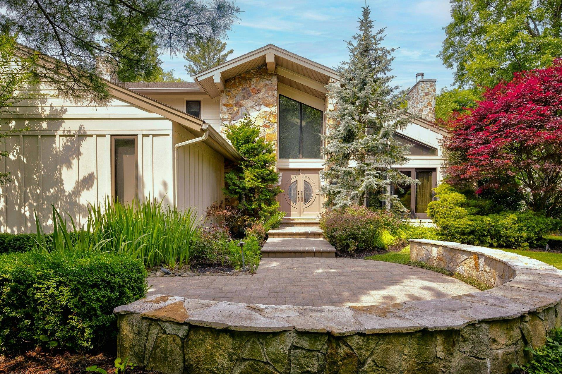 Manhasset, NY 11030,4 Aldgate DR