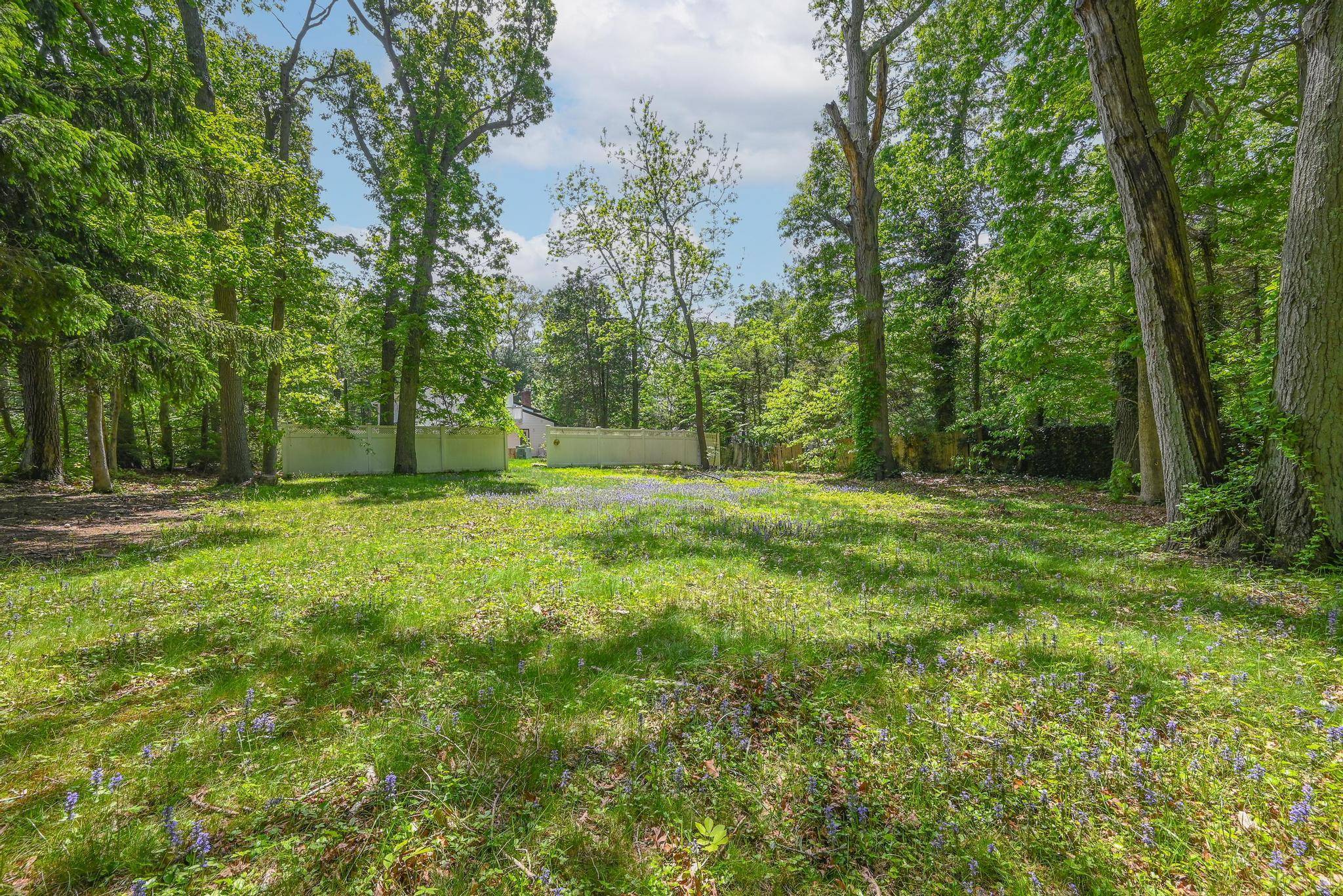 Huntington, NY 11743,1 Parkhill CT